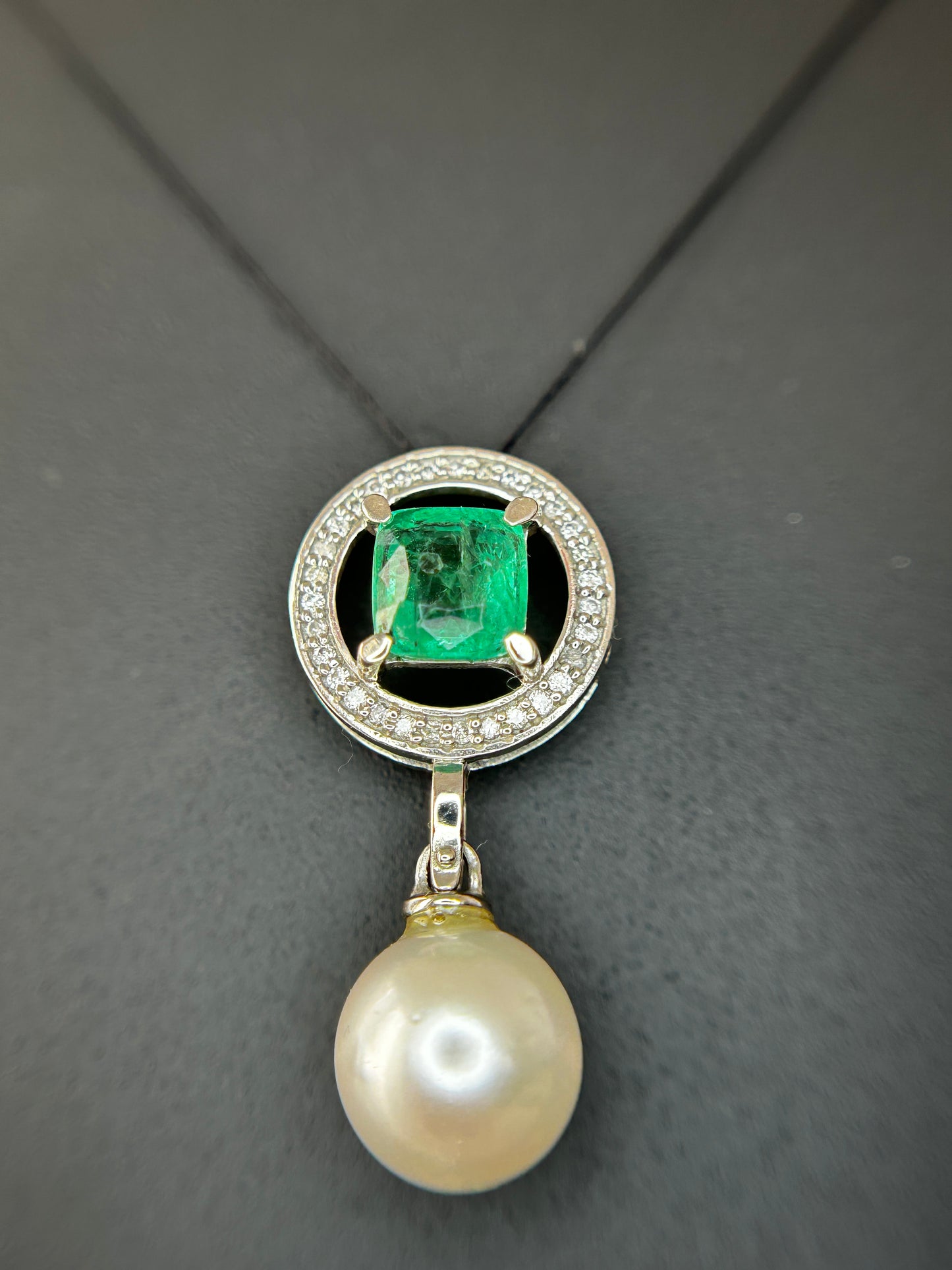 Beautiful 5.55CT South Sea Pearl, 1.14ct Emerald, Diamonds & 950 Platinum Pendant