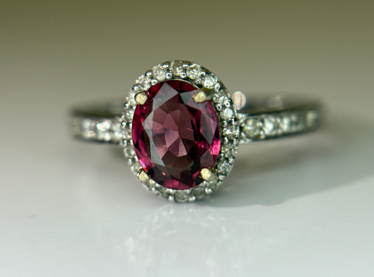 Beautiful Natural 1.00 Ct Spinel Ring With Diamonds and 18k Gold