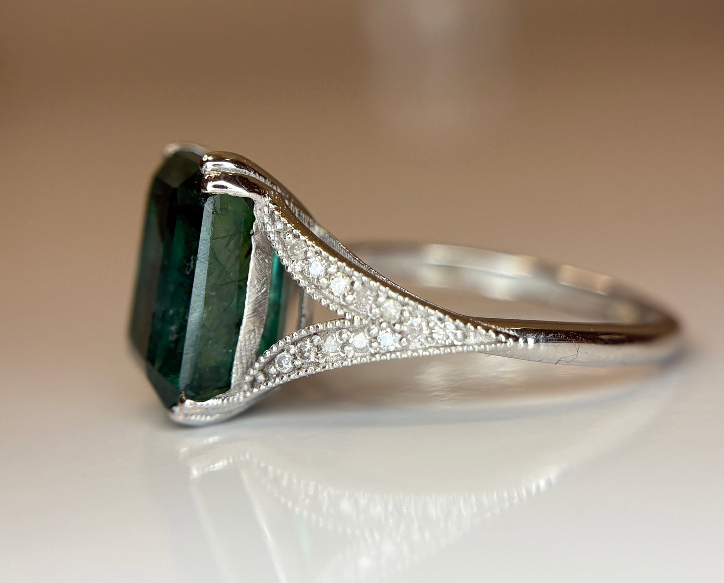 Beautiful 4.75 CT Natural Emerald With Natural Diamonds & 18k Gold