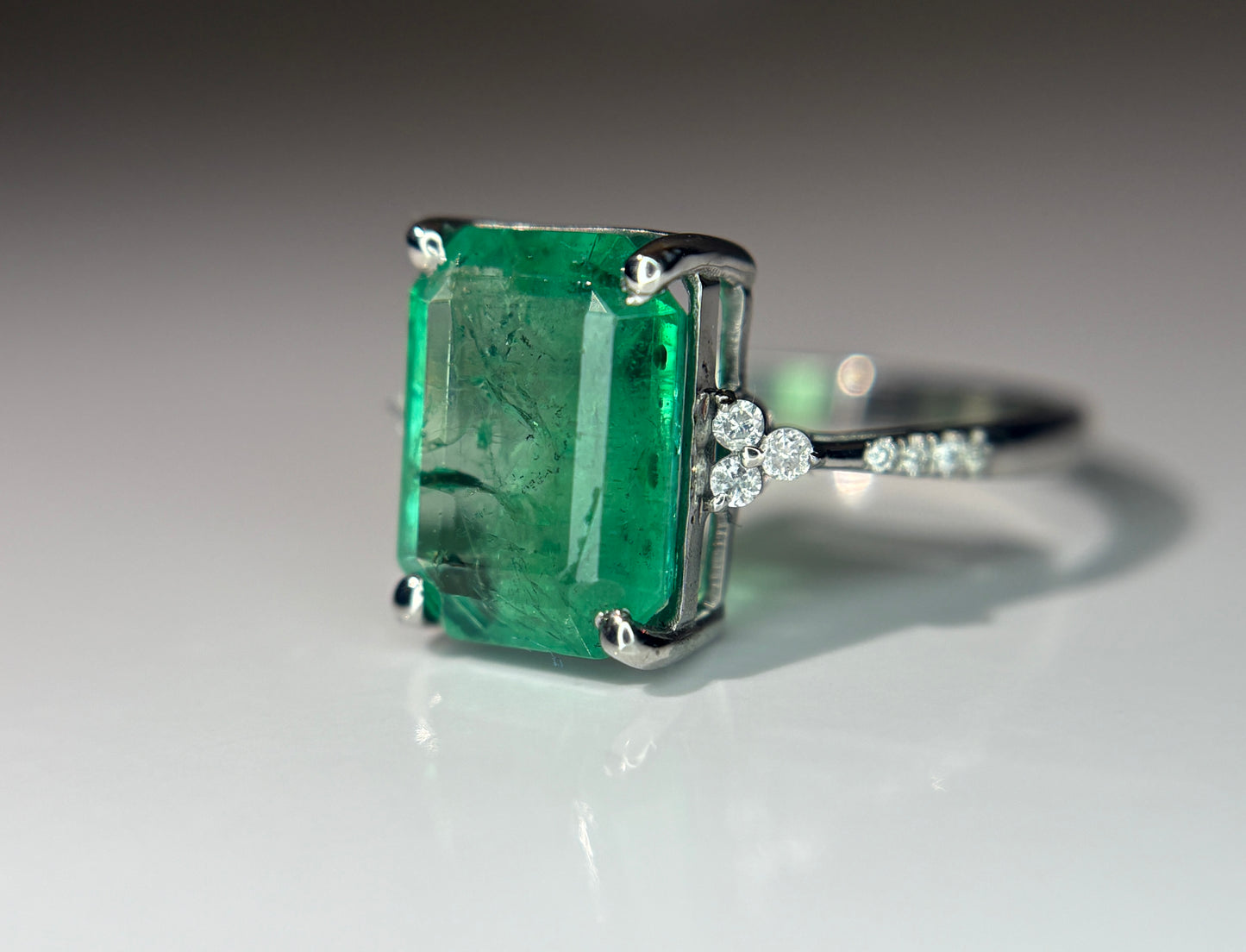 Beautiful 3.15 CT Natural Emerald Ring With Natural Diamonds & Platinum 950