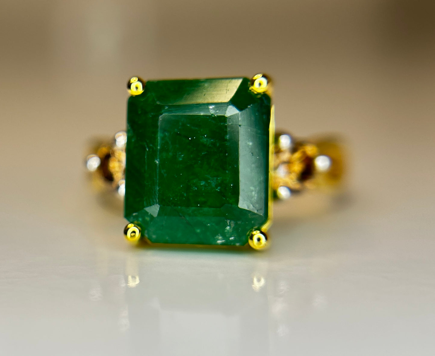 Beautiful Natural Emerald 4.76 CT With Natural Diamonds & 18k Gold