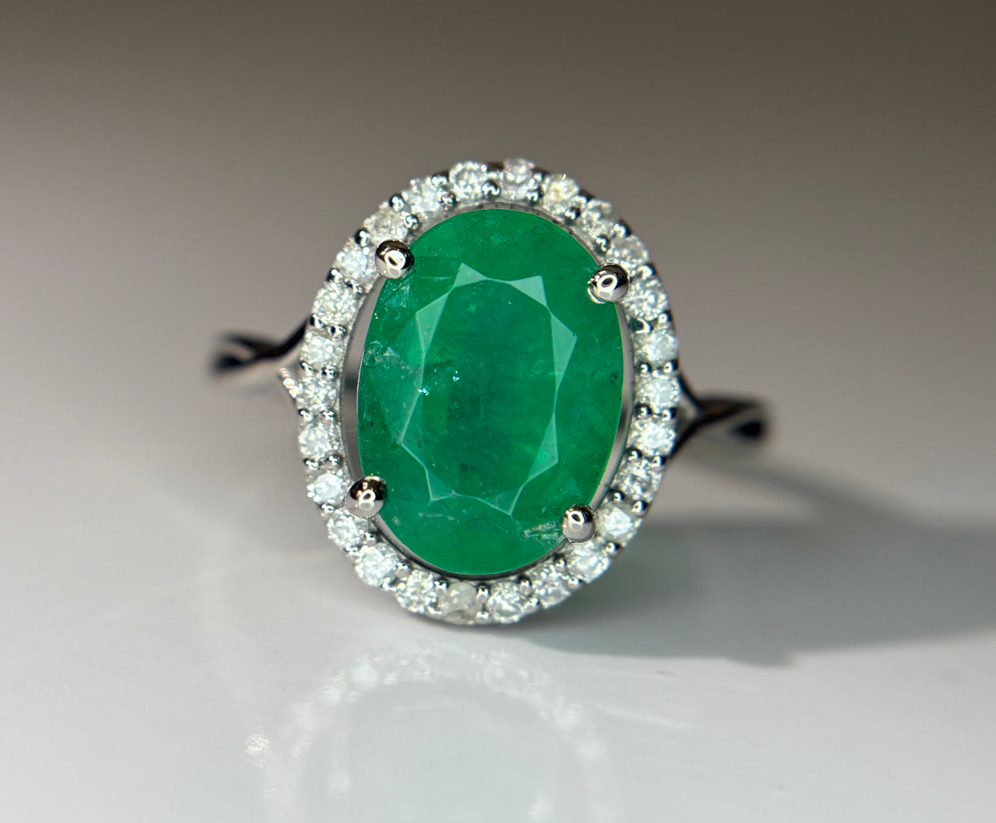 Beautiful 2.70 CT Natural Emerald Ring With Natural Diamonds & Platinum 950