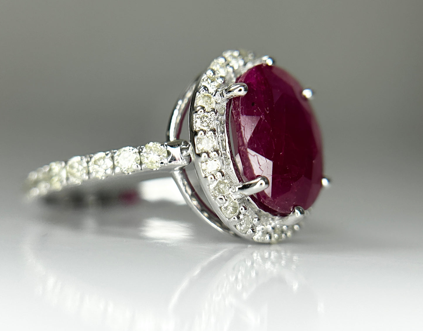 Beautiful Natural Burma Ruby 3.12Ct With Natural Diamonds & 18k Gold