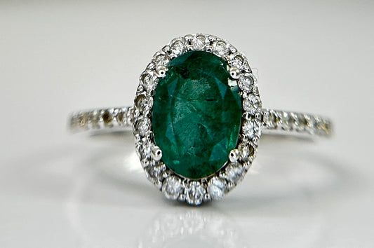 Beautiful Natural Emerald 1.22CT With Natural Diamonds & 18k Gold