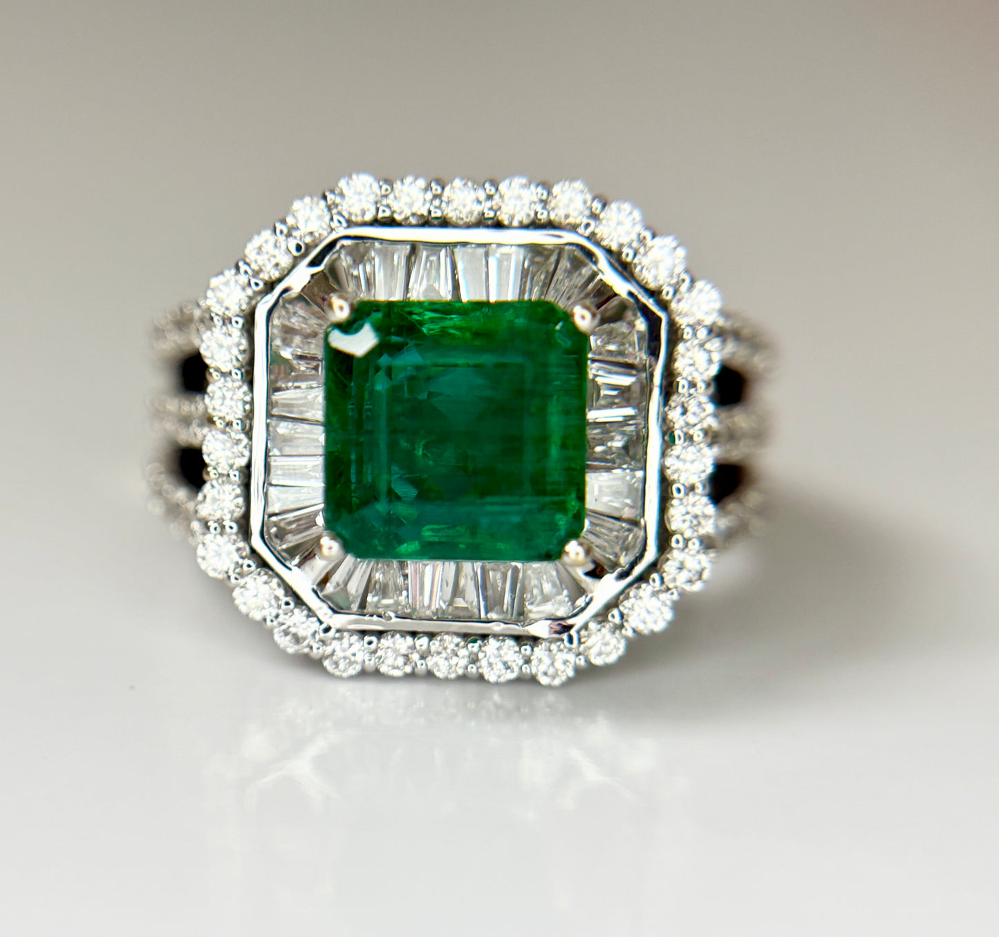 Beautiful 3.01 CT Natural Emerald With 1.68 CT Natural Diamonds & 18k Gold