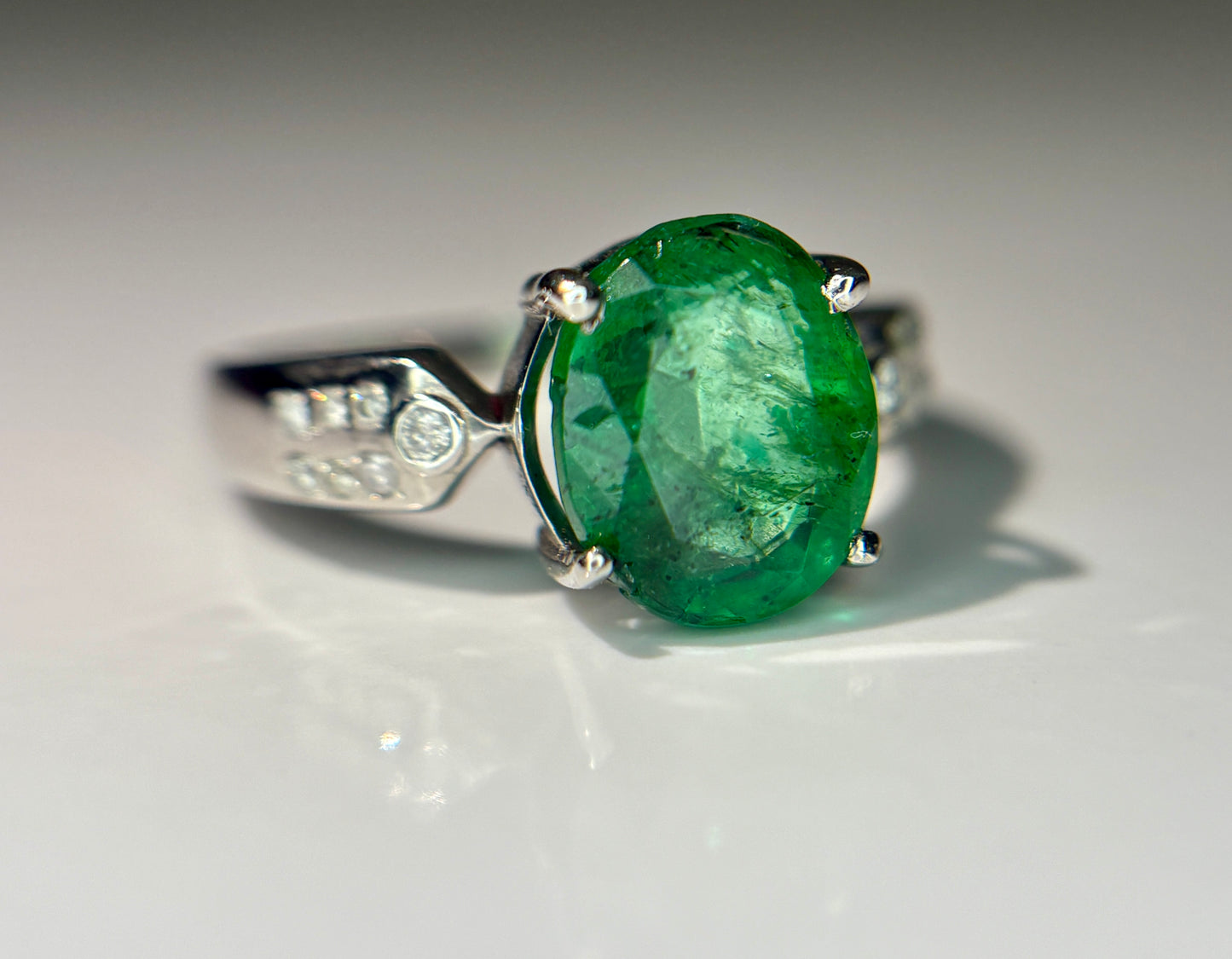 Beautiful 2.90 CT Natural Emerald Ring With Natural Diamonds & Platinum 950