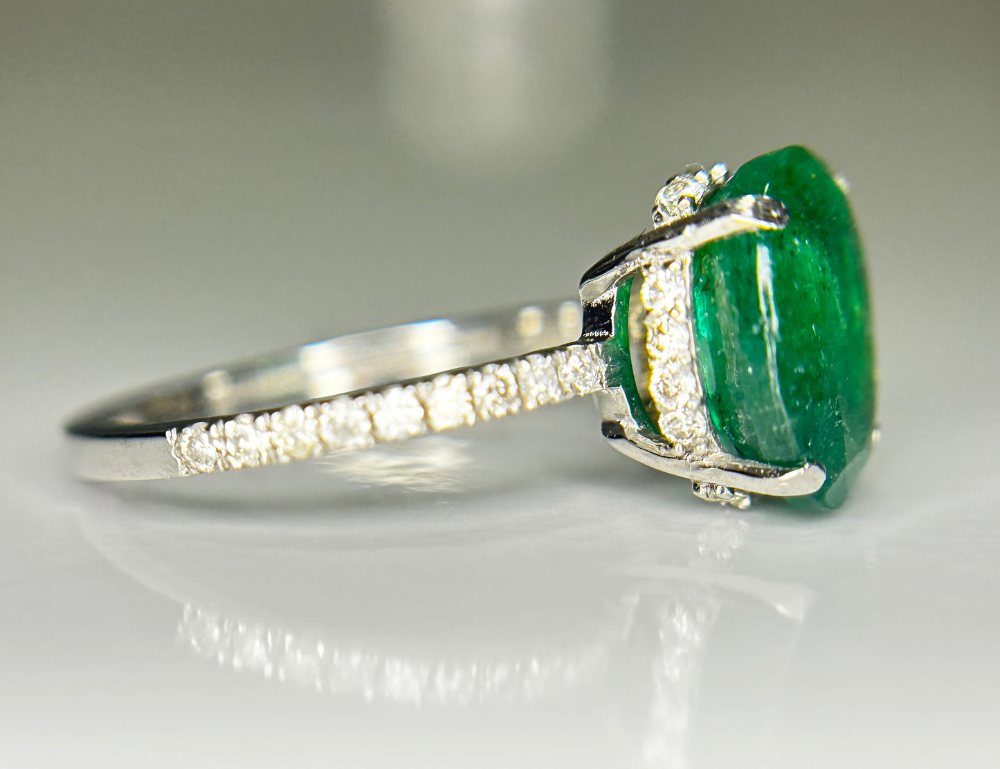 Beautiful 2.60 CT Natural Emerald Ring With Natural Diamonds & Platinum 950