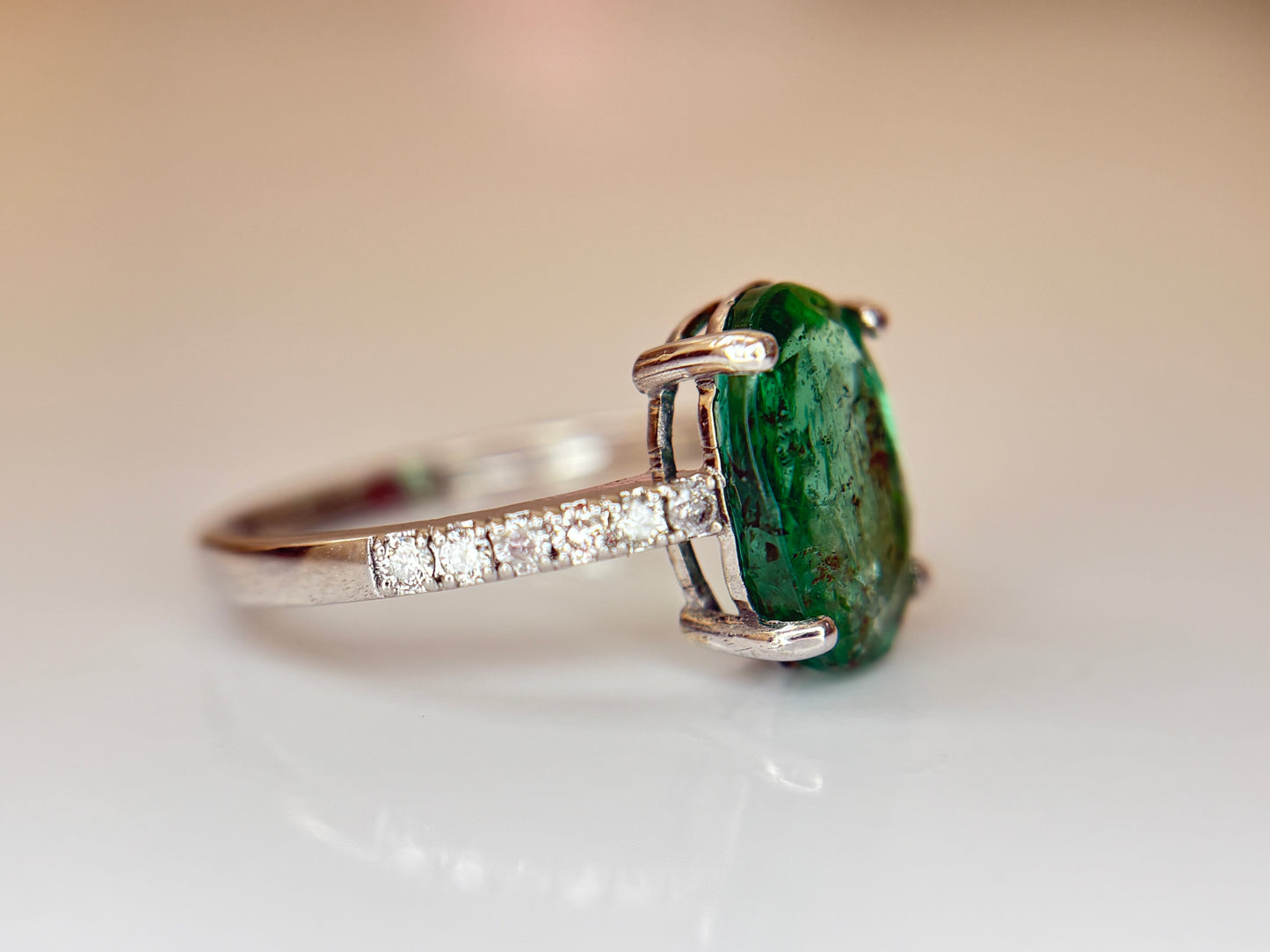Beautiful Natural Emerald 3.00ct With Natural Diamonds & 18k Gold