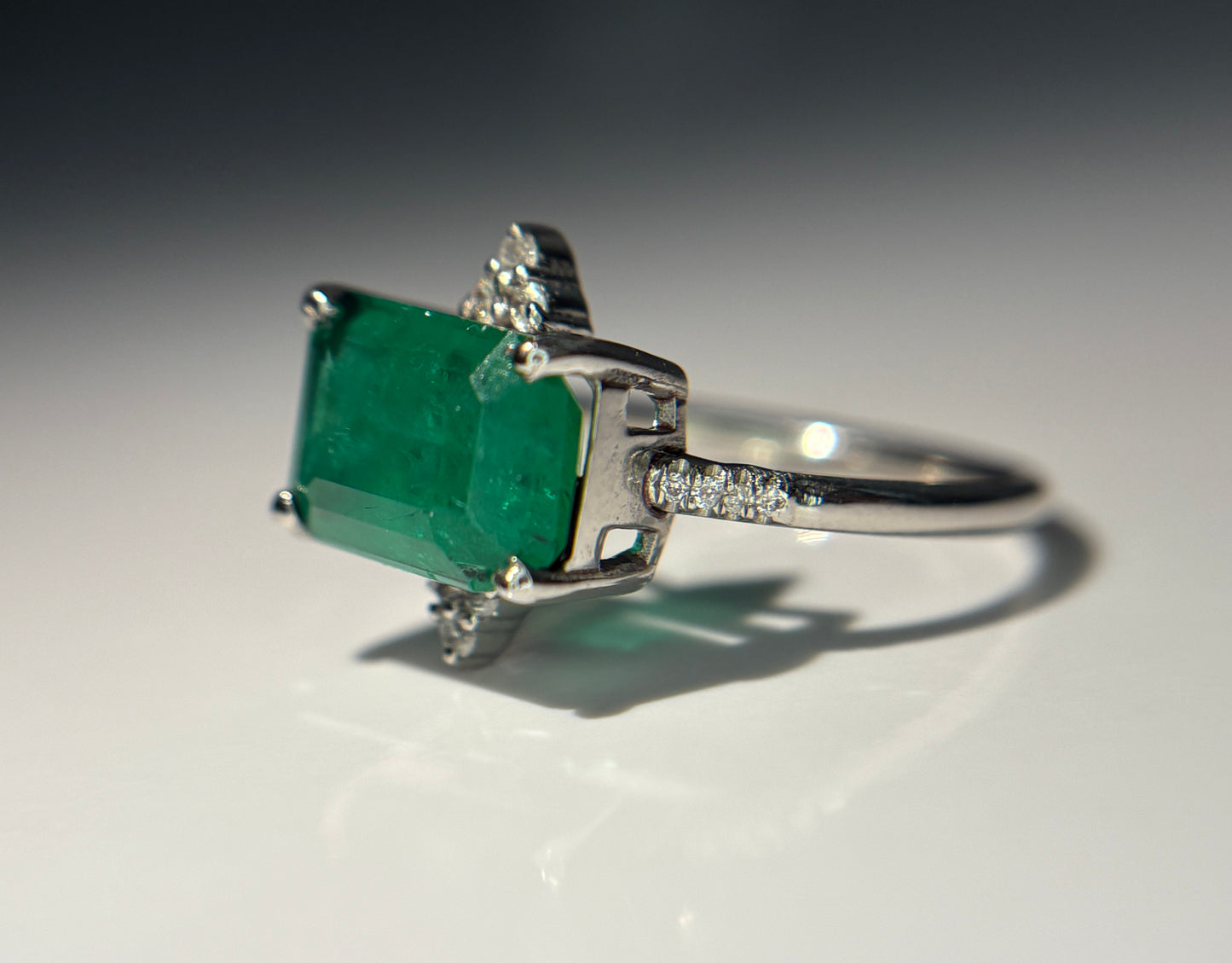 Beautiful 4.05 CT Natural Emerald Ring With Natural Diamonds & Platinum 950