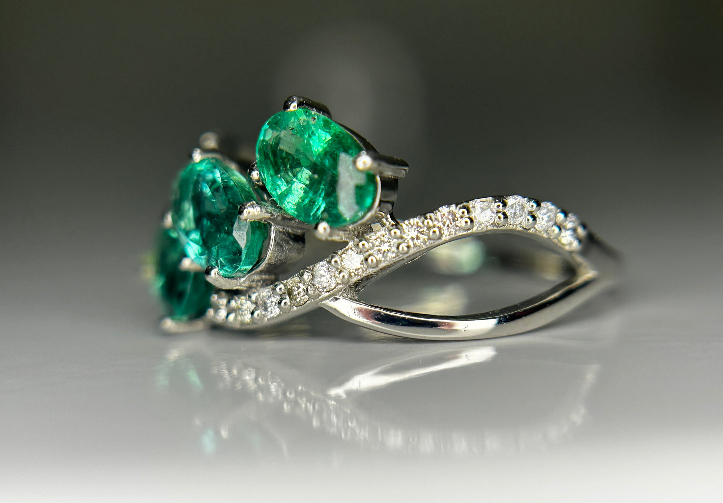 Beautiful 1.50 CT Natural Emerald Ring With Natural Diamonds & Platinum 950