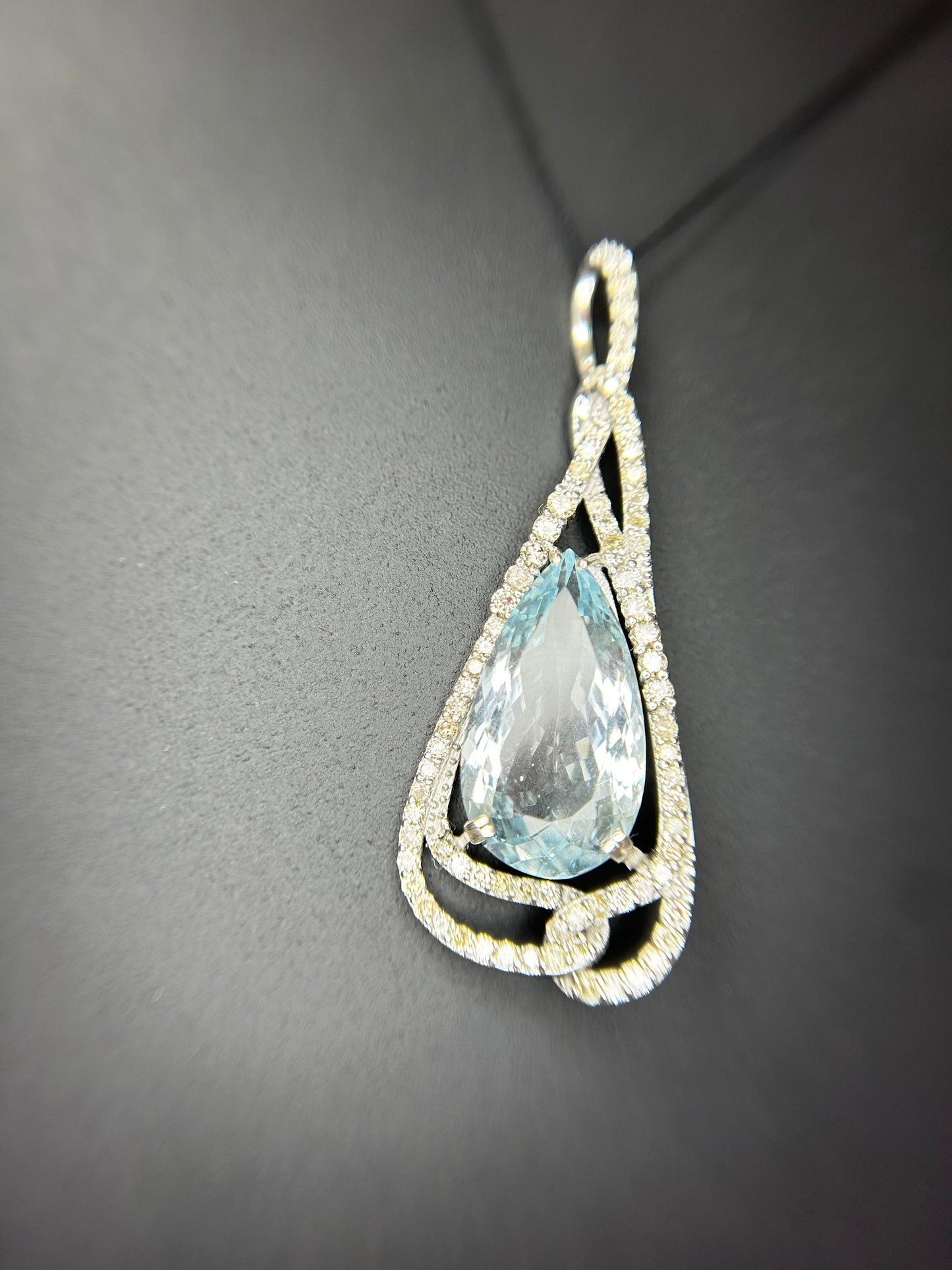 Beautiful Natural Flawless 8.81 CT Aquamarine Pendant With Diamonds and 18k Gold