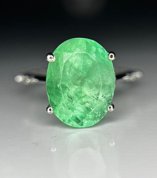 Beautiful 5.47ct Natural Colombian Emerald With Natural Diamonds & 18k Gold