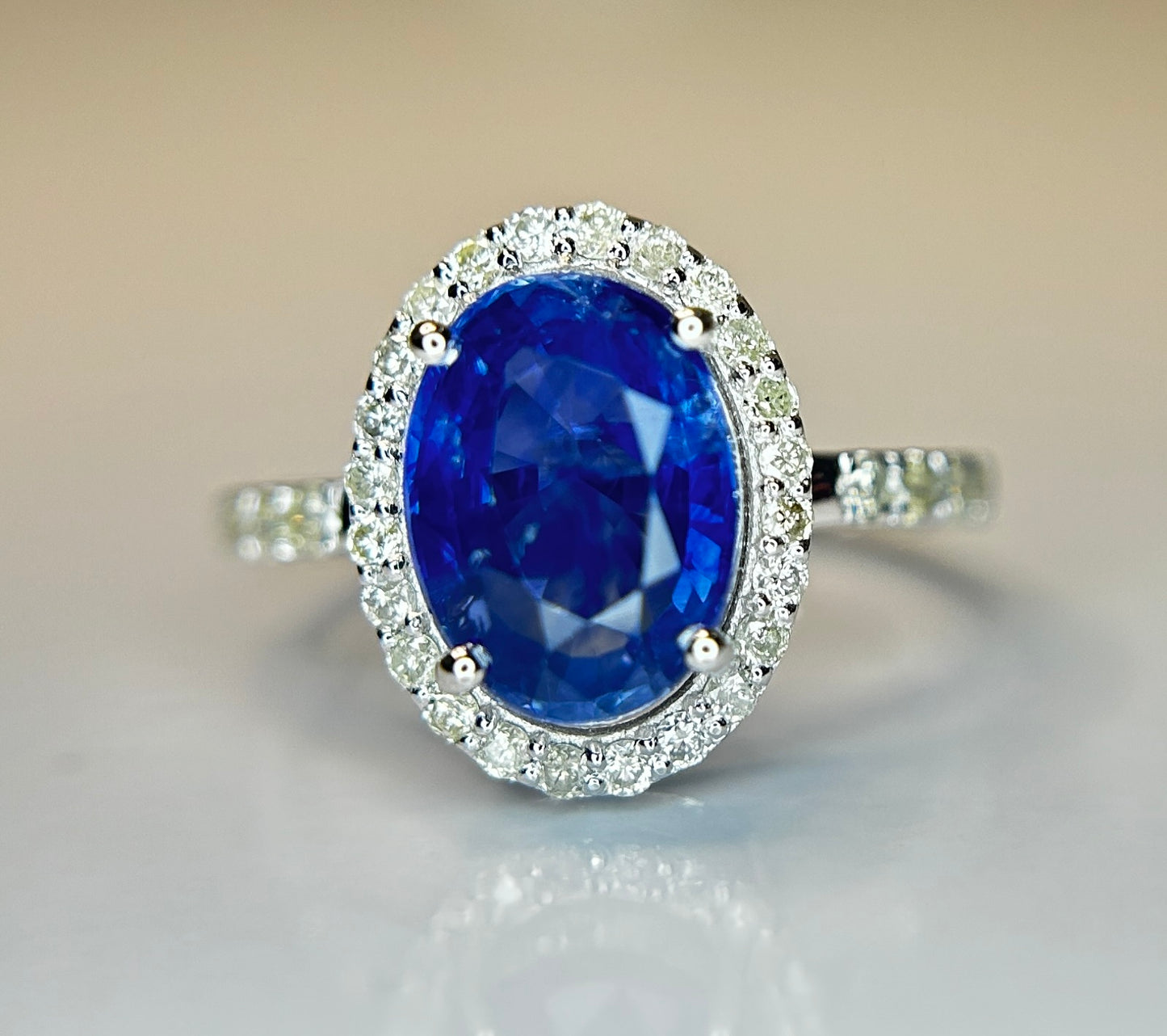 Beautiful Natural Ceylon Royal Blue Sapphire W Natural Diamonds & 18k Gold