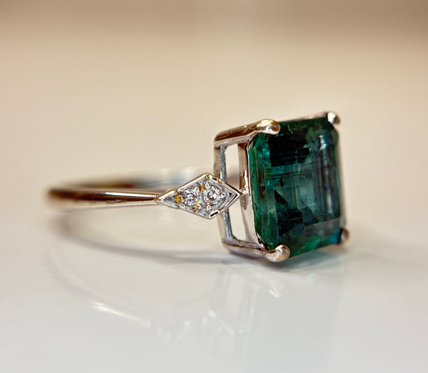 Beautiful 3.04 CT Natural Emerald With Natural Diamonds & 18k Gold