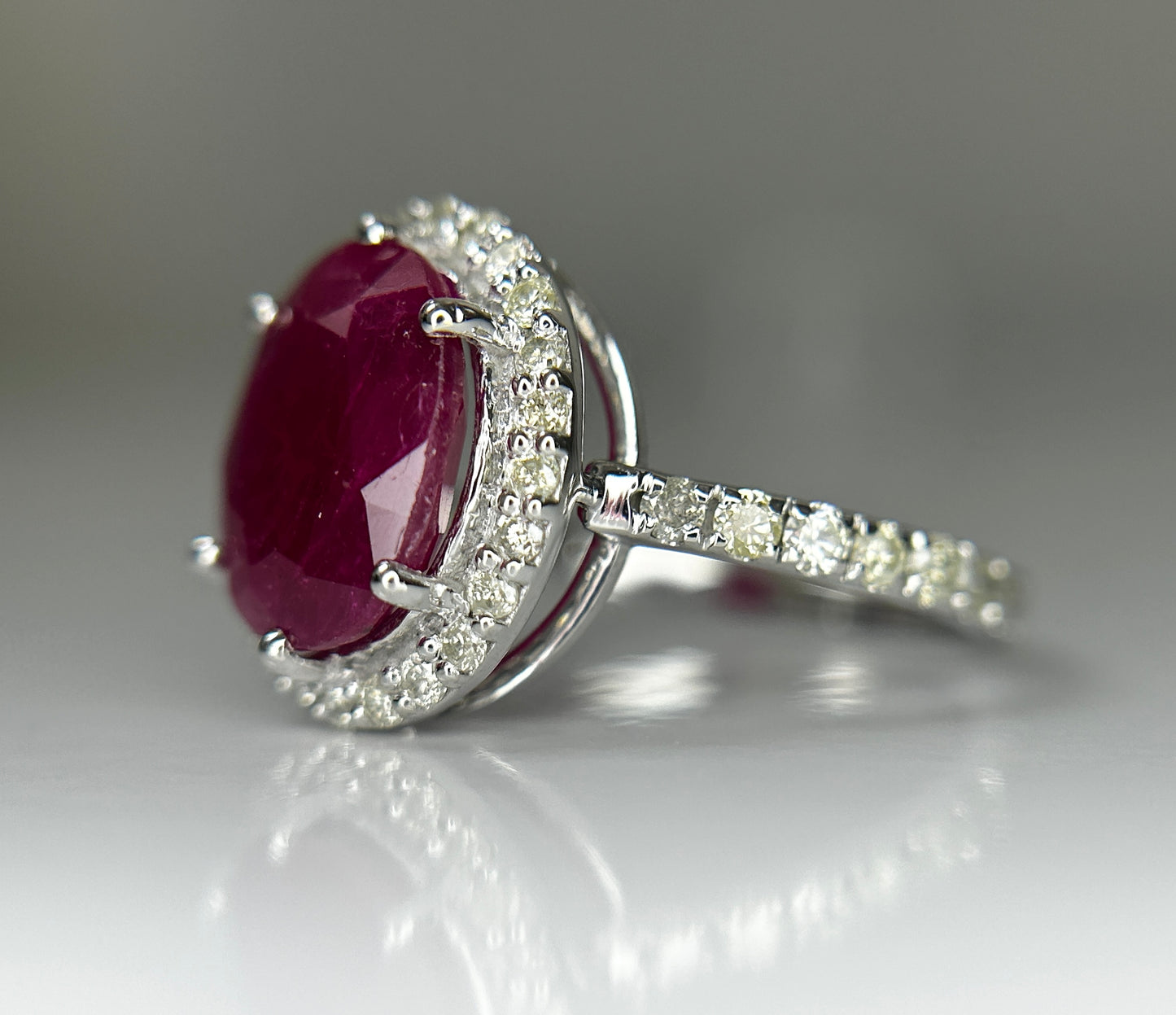 Beautiful Natural Burma Ruby 3.12Ct With Natural Diamonds & 18k Gold