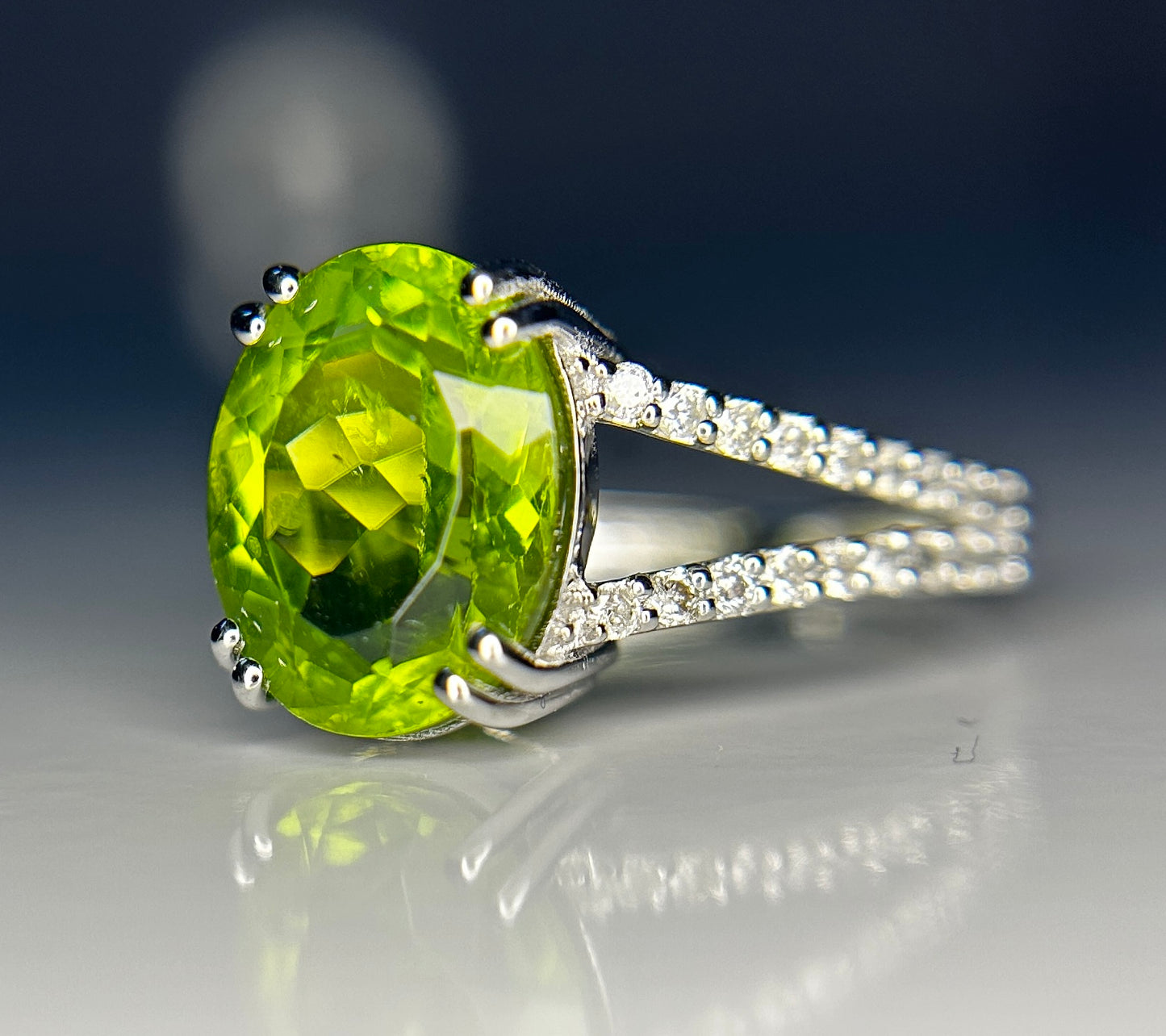 Beautiful 4.41 CT Natural Peridot With Natural Diamonds & 18k Gold