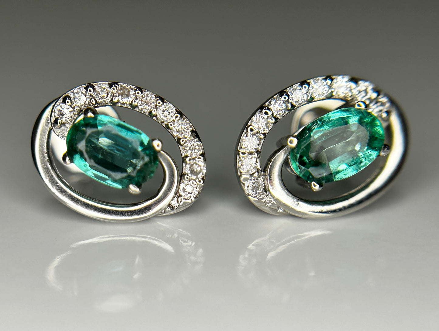 Beautiful 0.93ct Natural Emerald, Diamond Halo Set Stud Earrings In Platinum 950