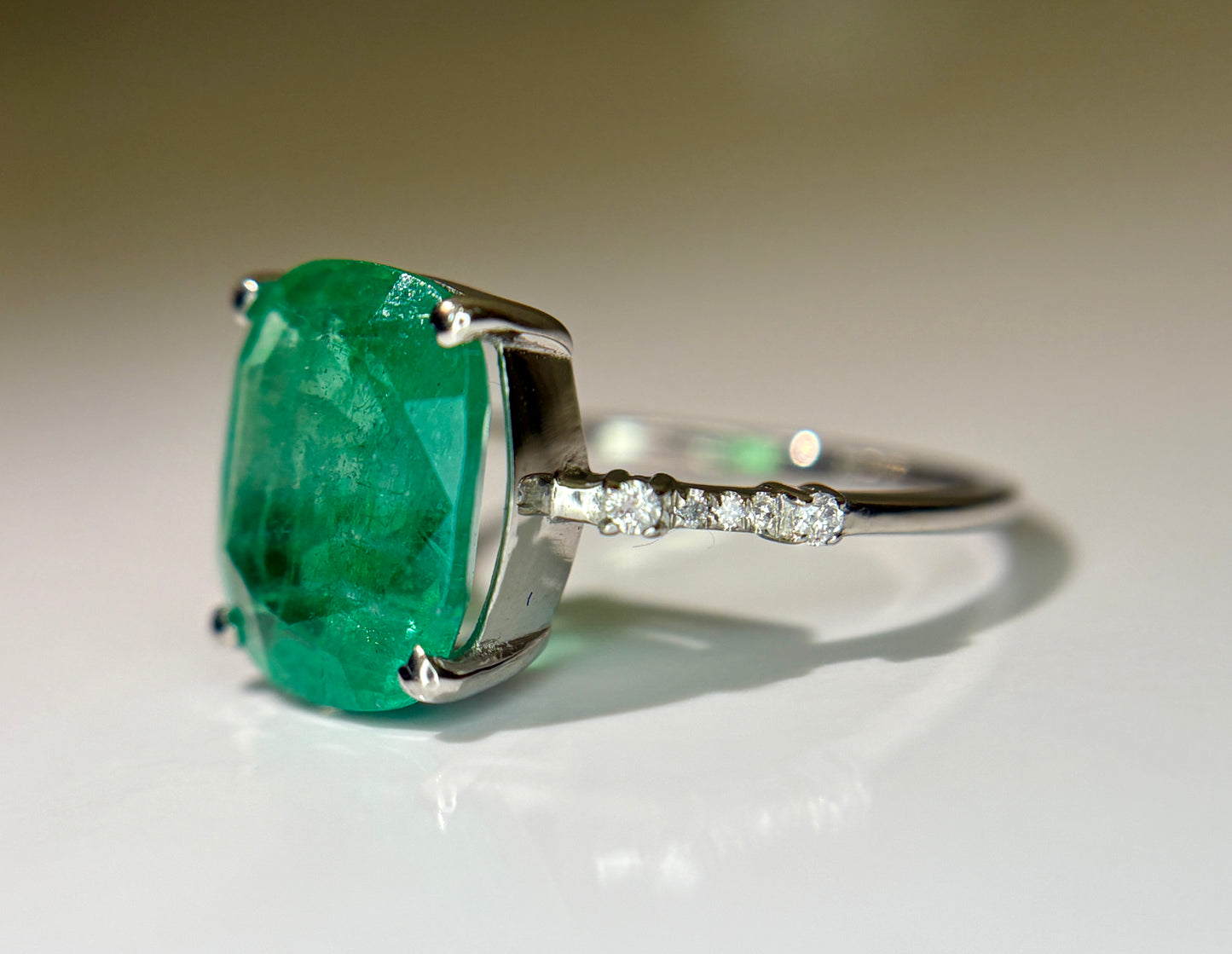 Beautiful 3.40 CT Natural Emerald Ring With Natural Diamonds & Platinum 950