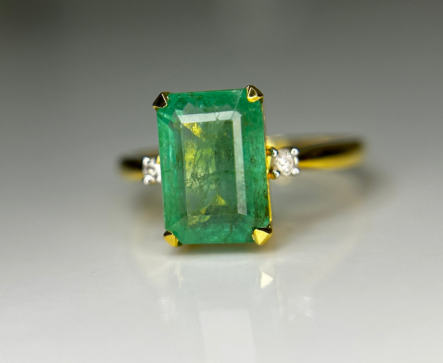 Beautiful Natural Emerald 3.51 CT With Natural Diamonds & 18k Gold