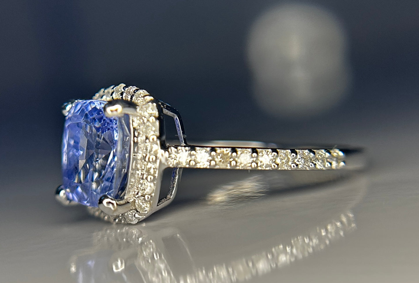 Beautiful 2.79CT Unheated Ceylon Blue Sapphire With Natural Diamonds & 18k Gold