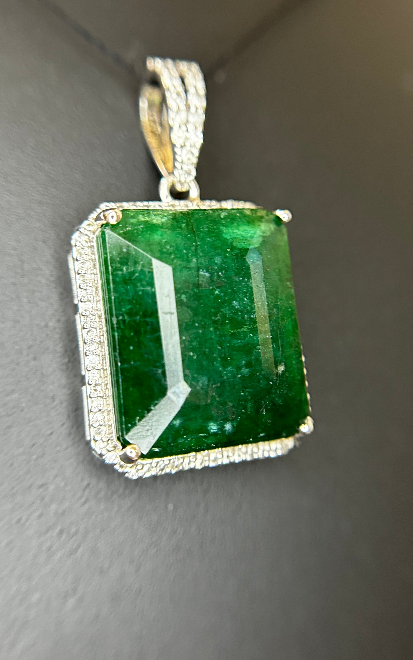 Beautiful 14.39 ct Natural Emerald With Natural Diamonds & 18k Gold