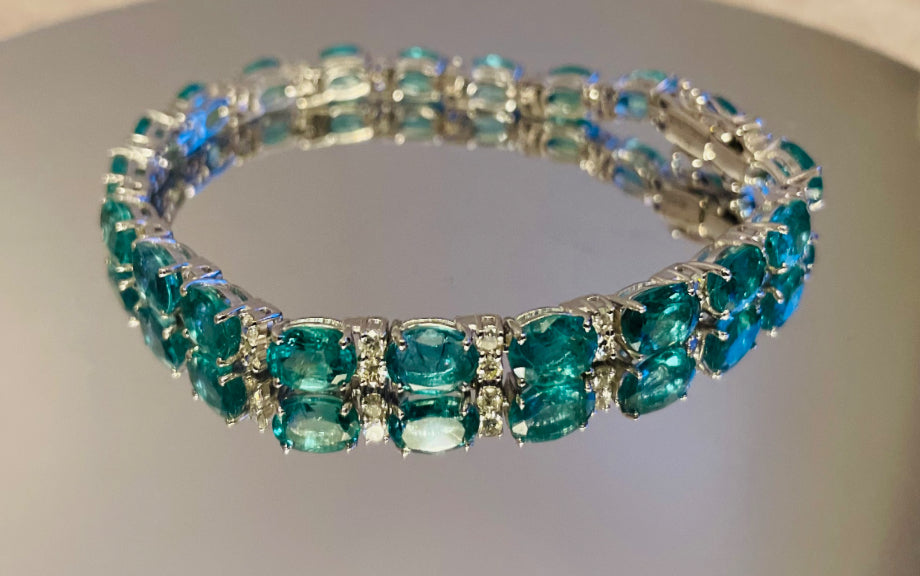 Beautiful 14.5ct Natural Emerald Bracelet With Natural Diamonds & 18k Gold