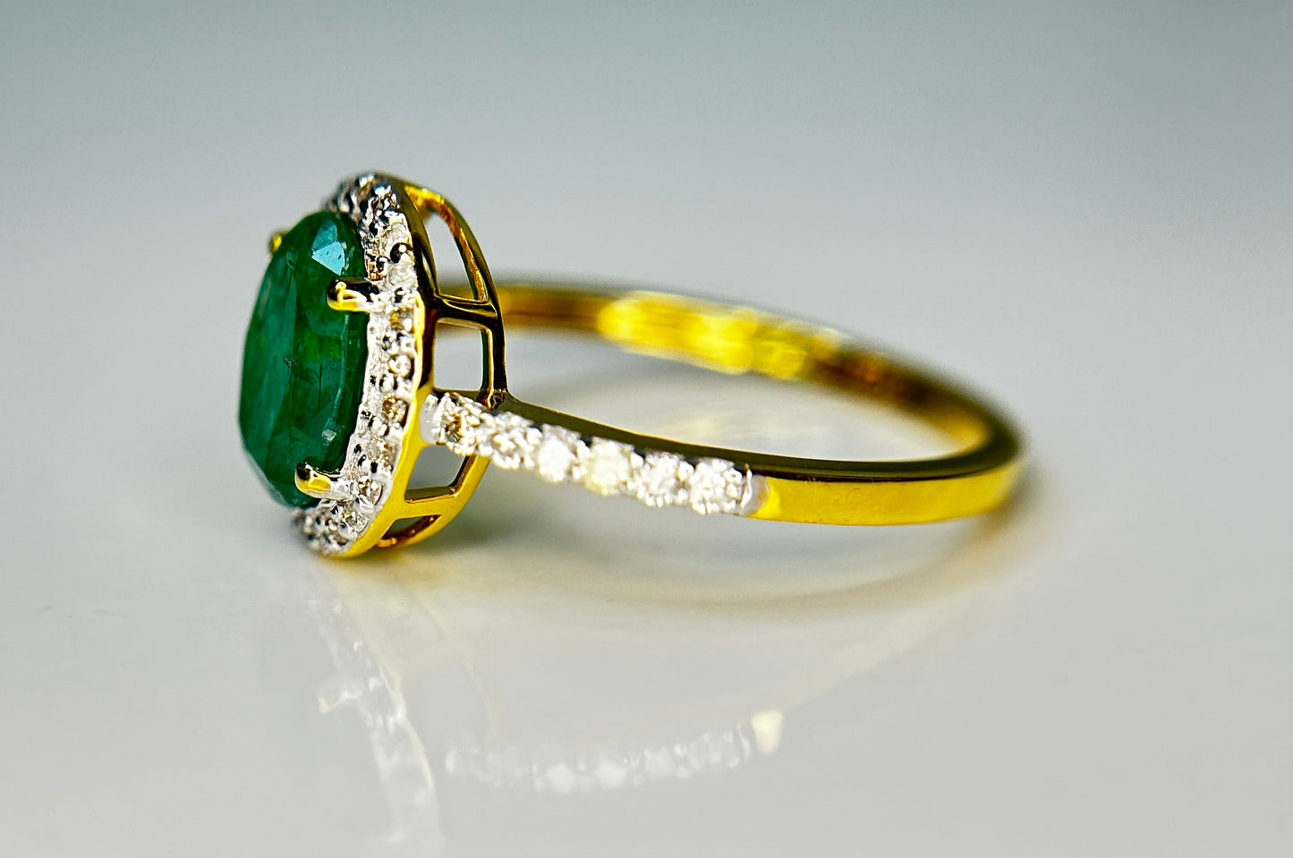 Beautiful Natural Emerald 1.40 CT With Natural Diamonds & 18k Gold