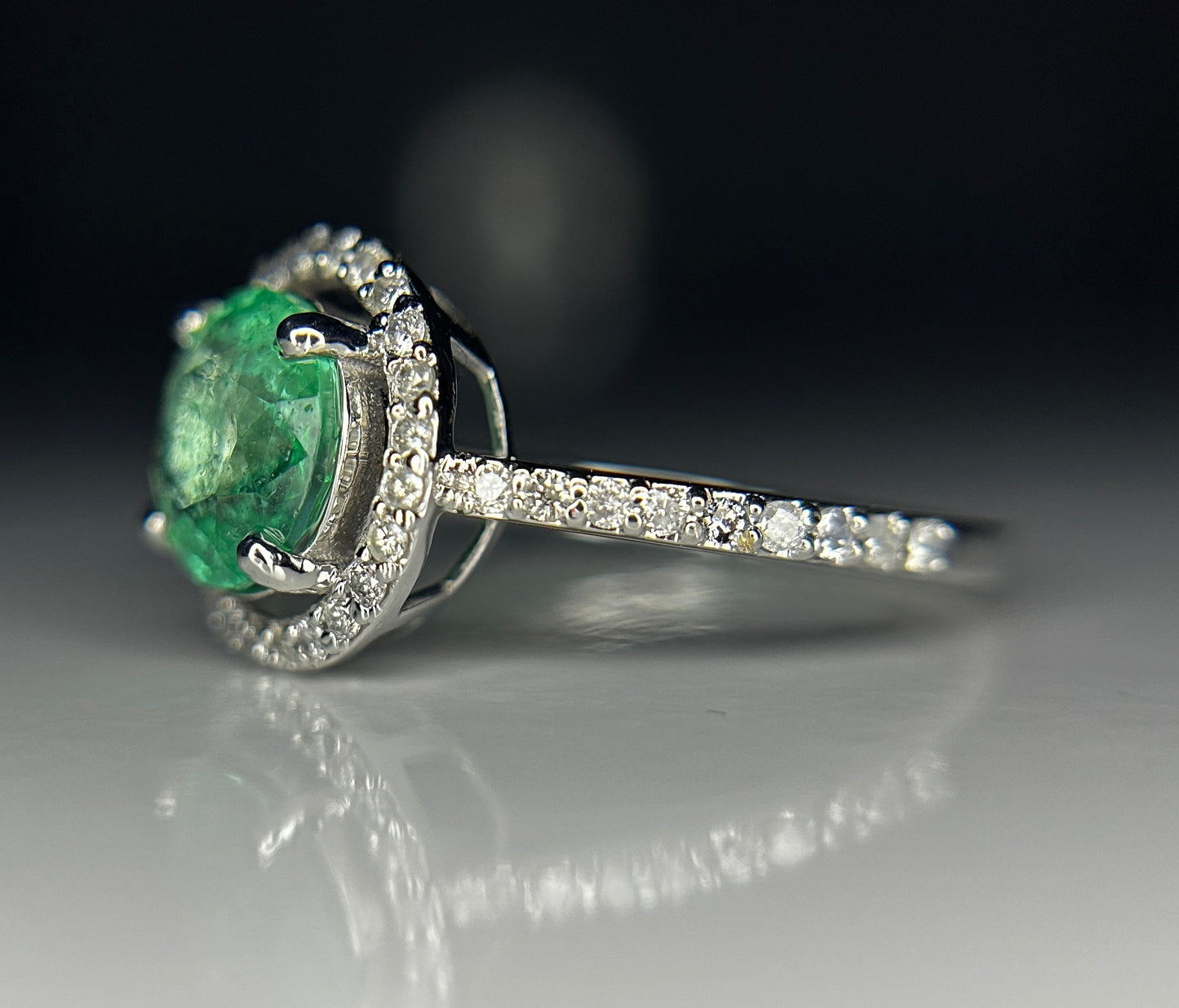 Beautiful 2.07 ct Natural Emerald With Natural Diamonds & 18k Gold