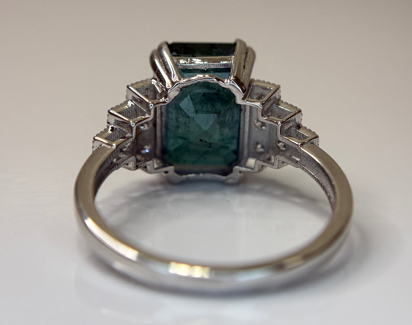 Beautiful 5.84 CT Natural Emerald With Natural Diamonds & 18k Gold