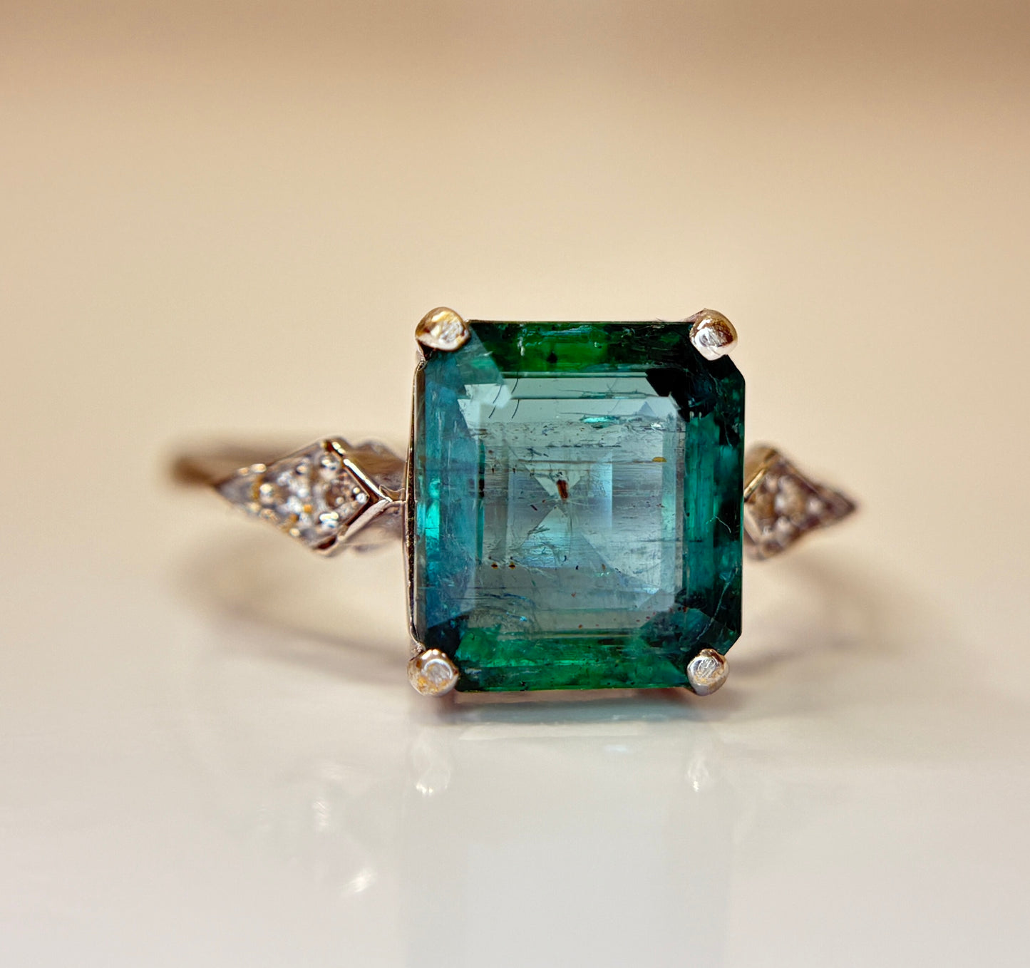 Beautiful 3.04 CT Natural Emerald With Natural Diamonds & 18k Gold