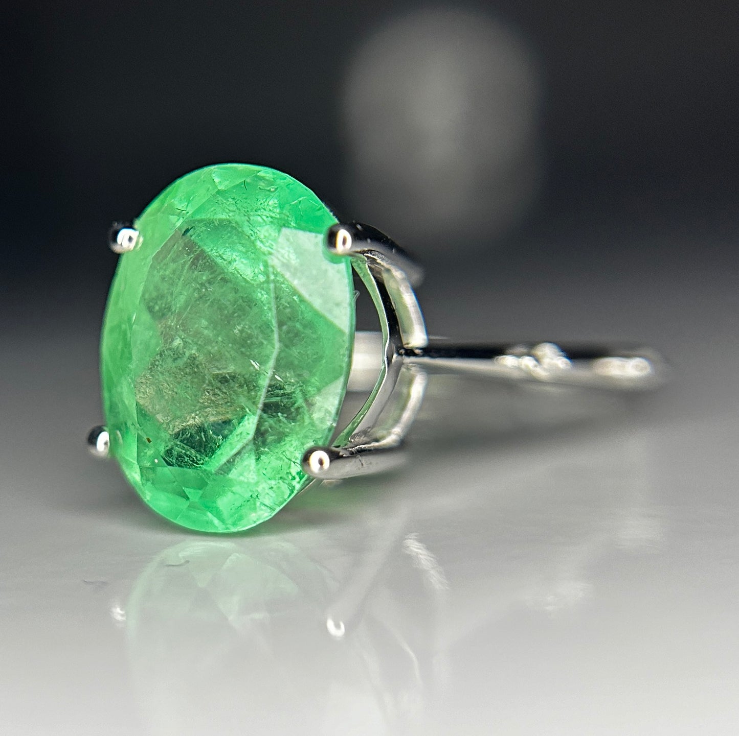 Beautiful 5.47ct Natural Colombian Emerald With Natural Diamonds & 18k Gold