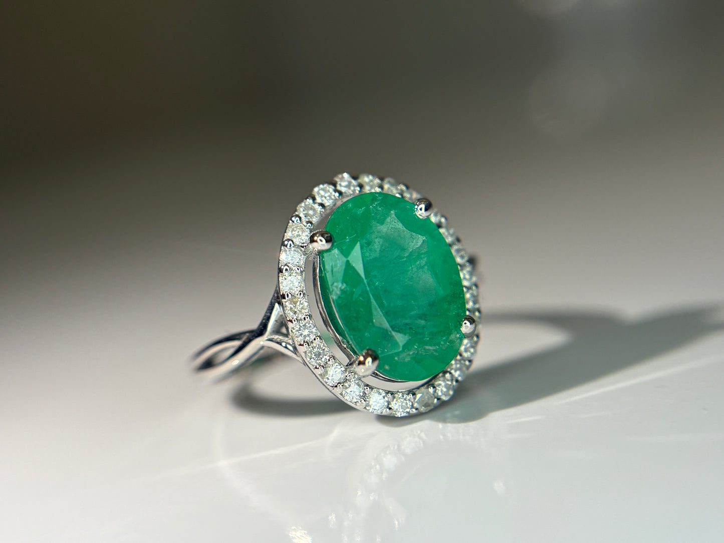 Beautiful 2.70 CT Natural Emerald Ring With Natural Diamonds & Platinum 950
