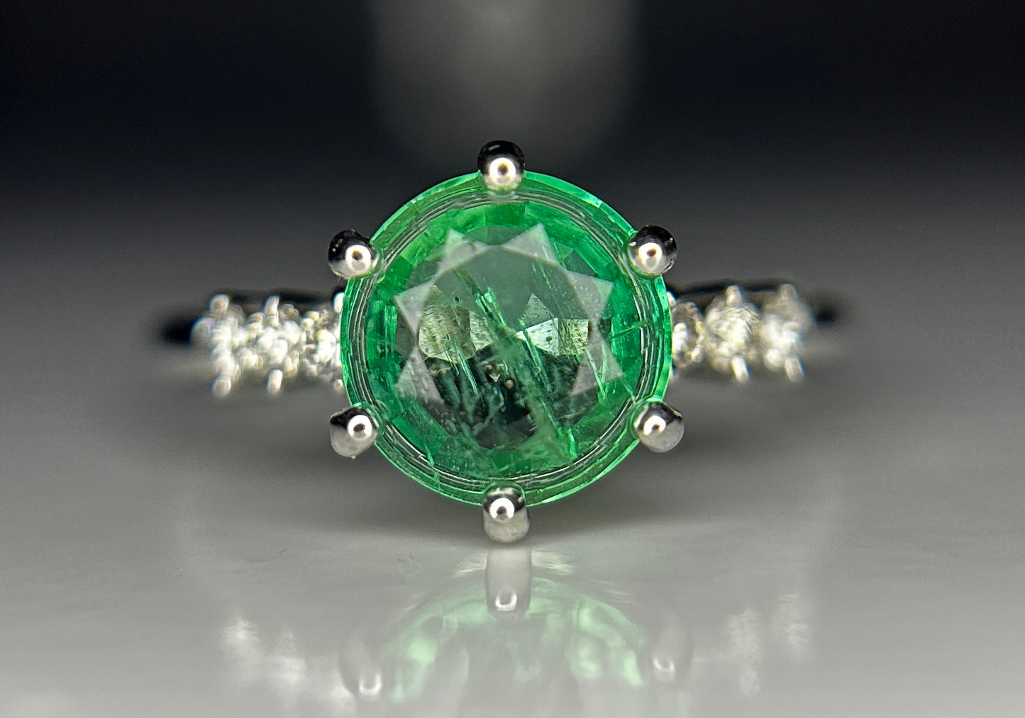 Beautiful 1.36 ct Natural Emerald With Natural Diamonds & 18k Gold