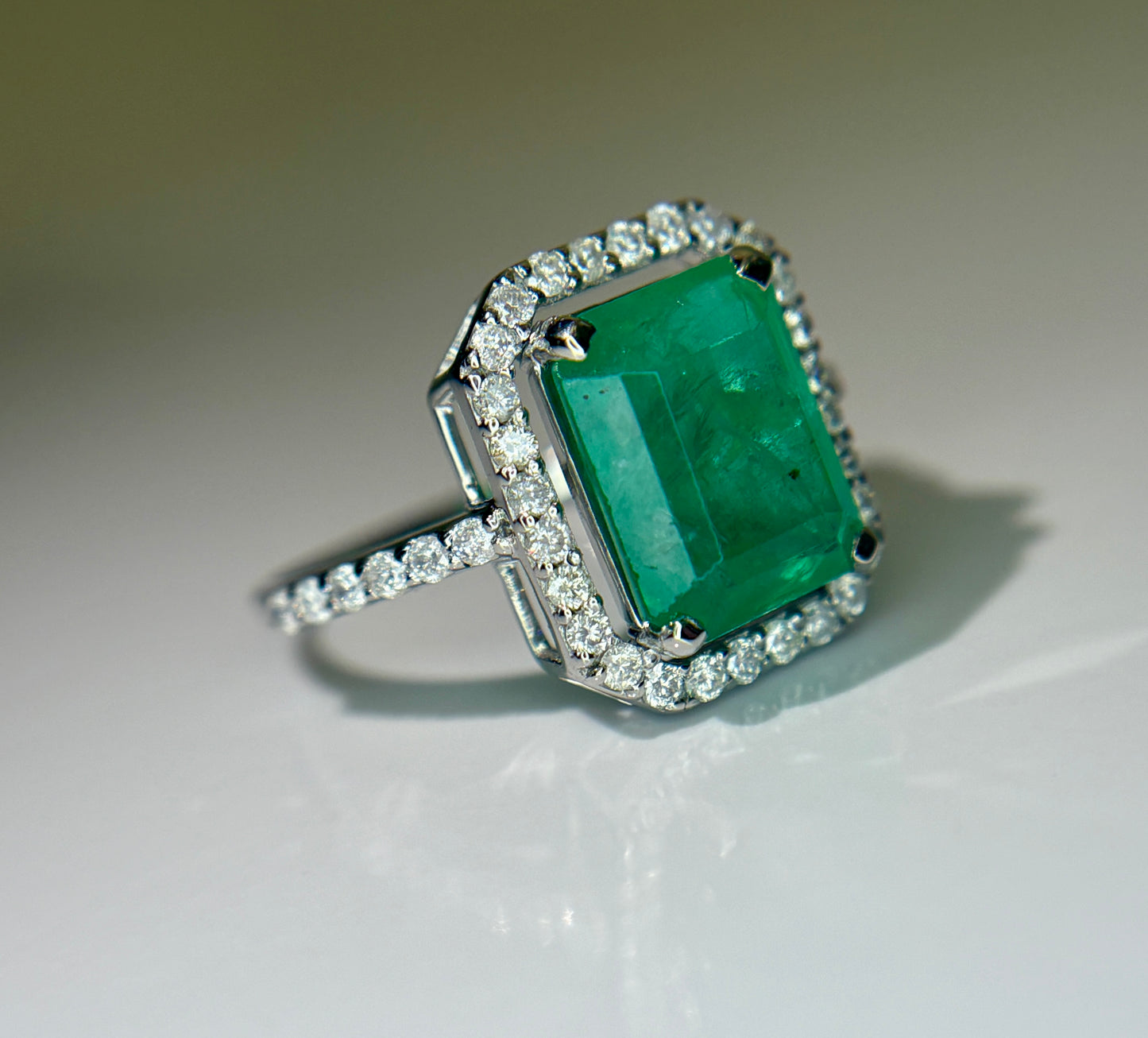 Beautiful 3.50 CT Natural Emerald Ring With Natural Diamonds & Platinum 950