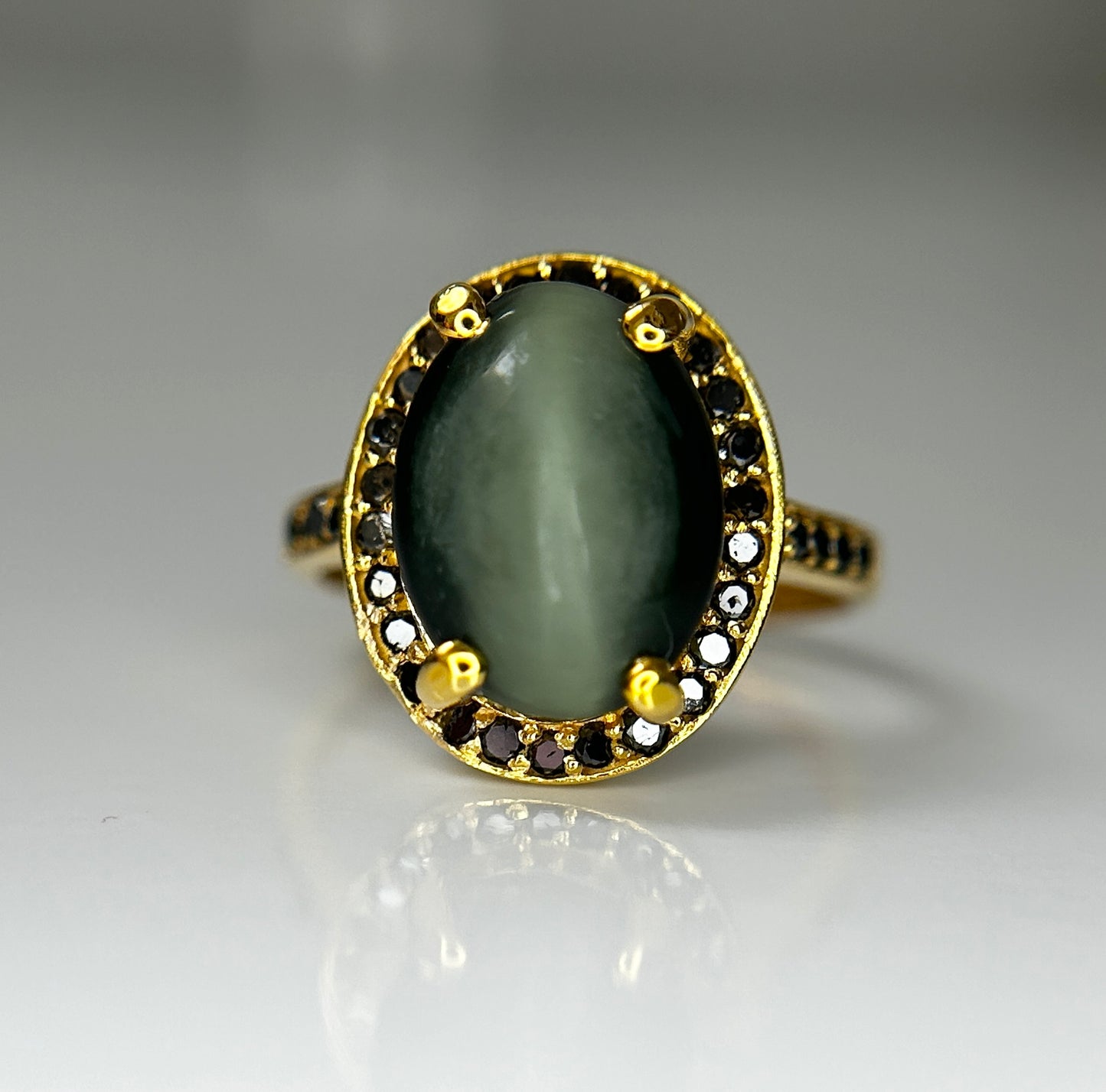 Beautiful Natural 3.05ct Cat’s Eye Ring With Natural Black Diamonds and 18k Gold