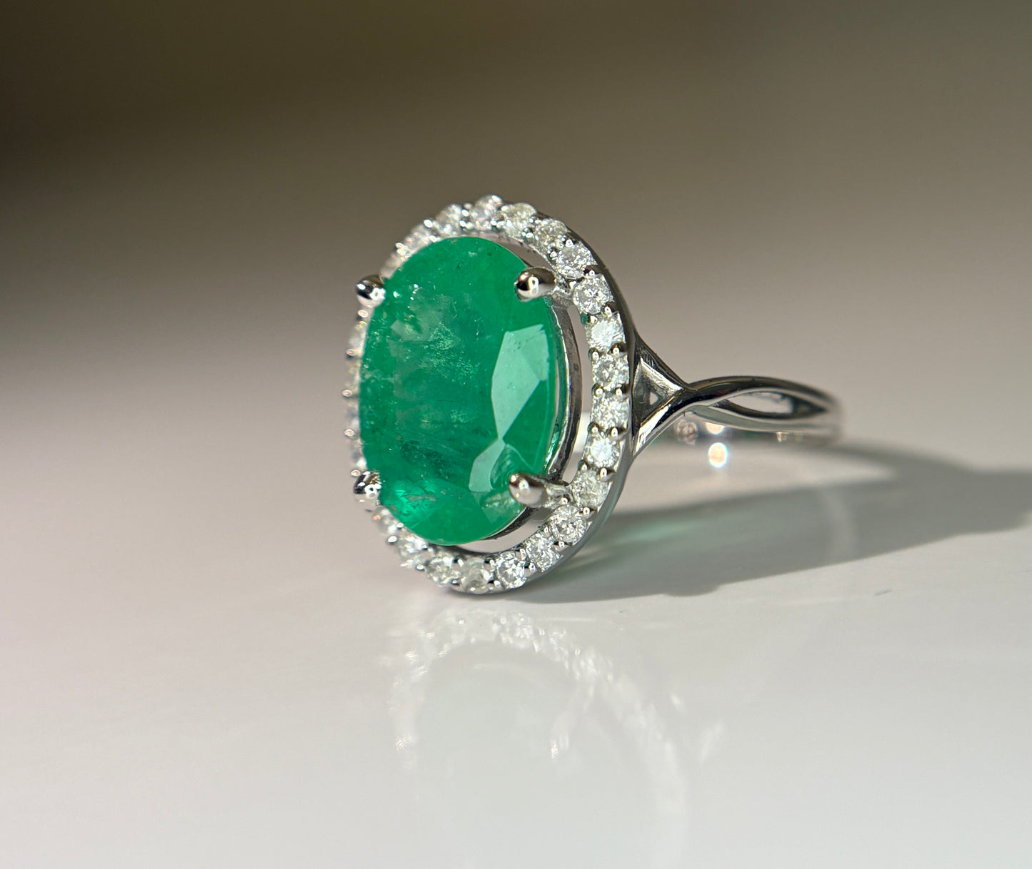 Beautiful 2.70 CT Natural Emerald Ring With Natural Diamonds & Platinum 950