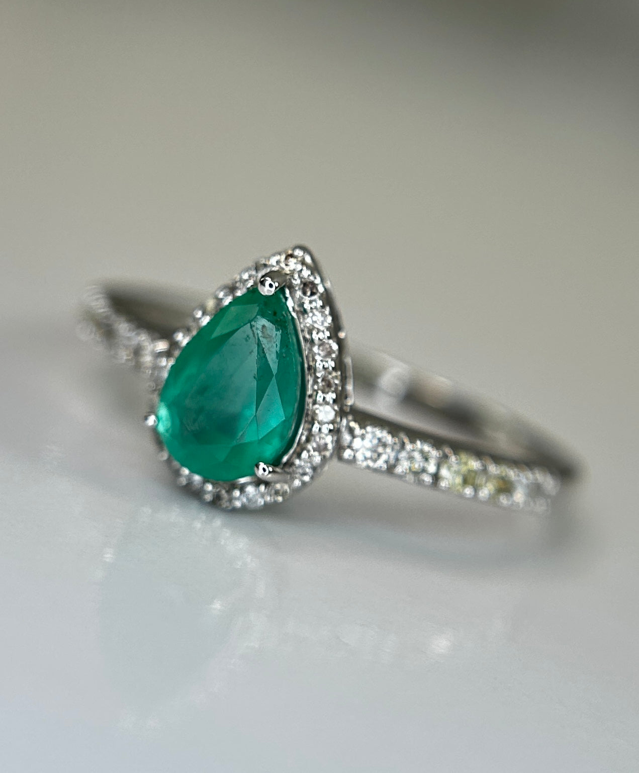 Beautiful Natural Emerald 0.68 CT With Natural Diamonds & 18k Gold