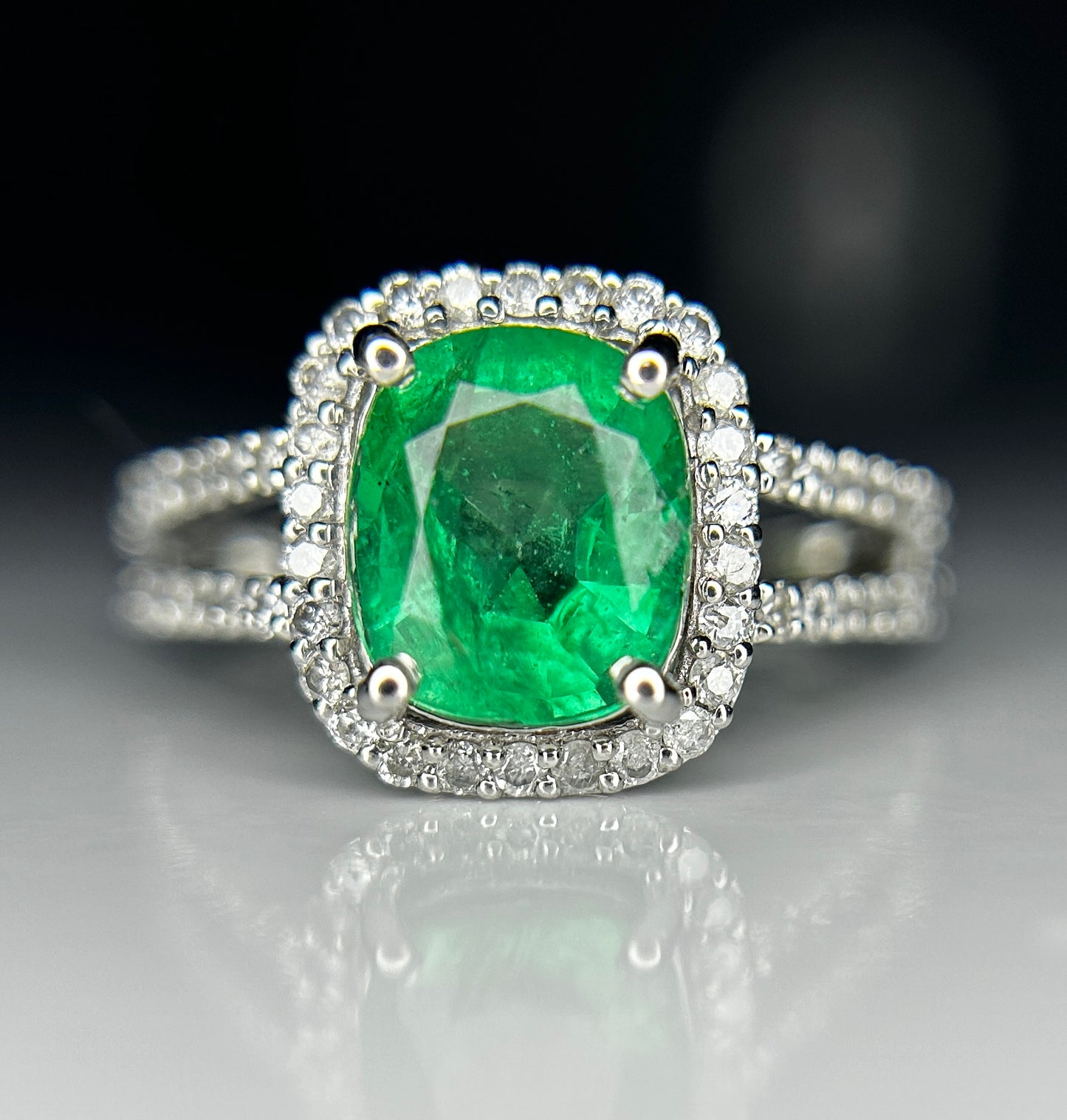 Beautiful 1.64 ct Natural Emerald With Natural Diamonds & 18k Gold