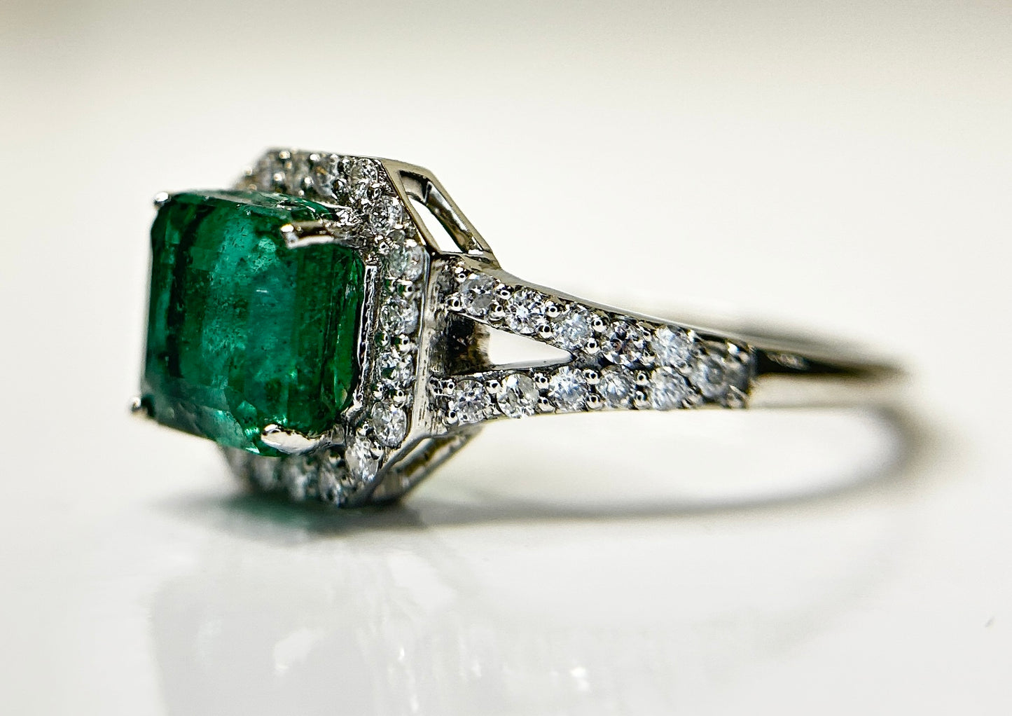 Beautiful 1.64 CT Natural Emerald Ring With Natural Diamonds & Platinum 950