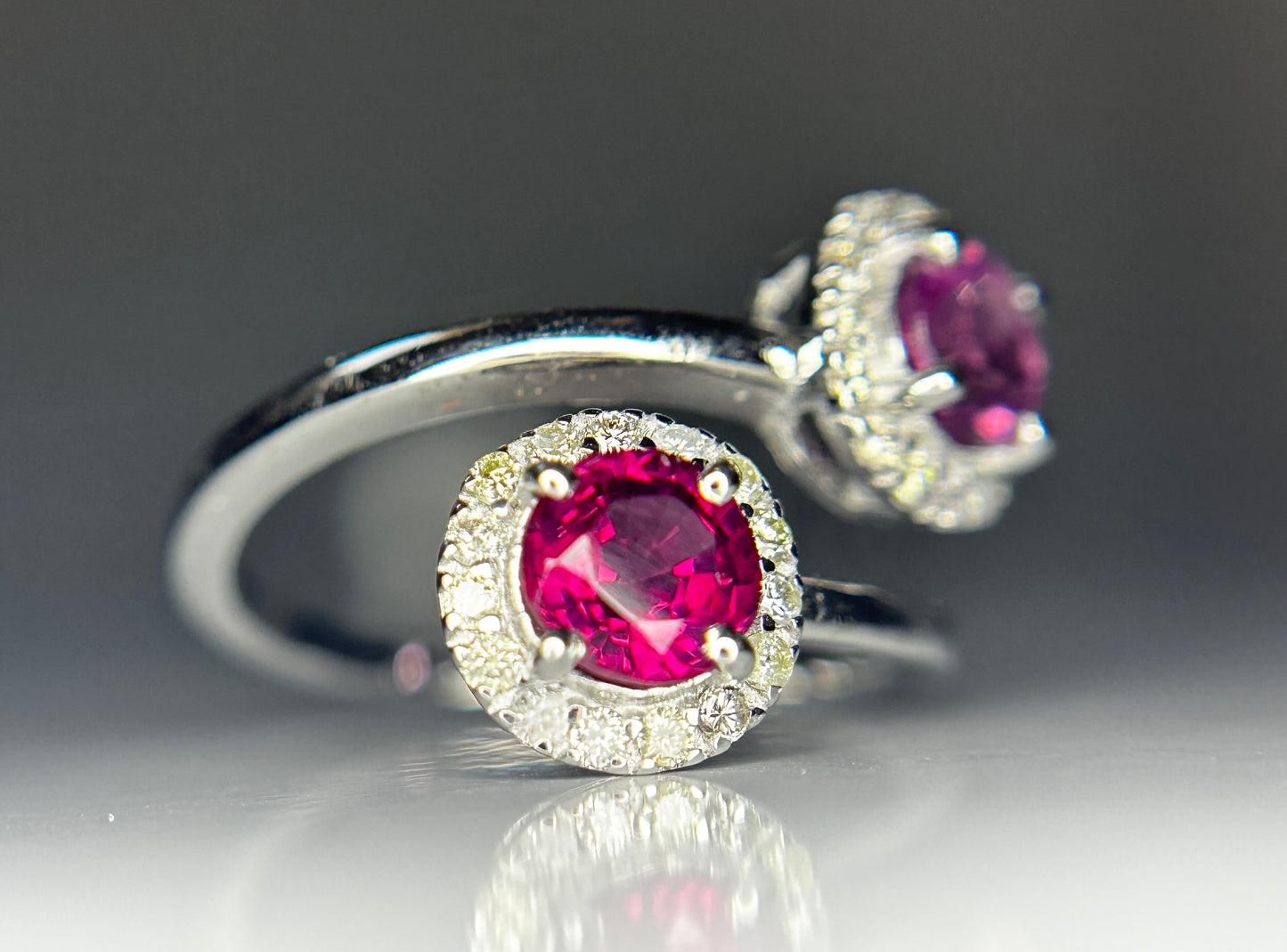 Beautiful Natural Spinel Ring With Diamonds and 18k Gold