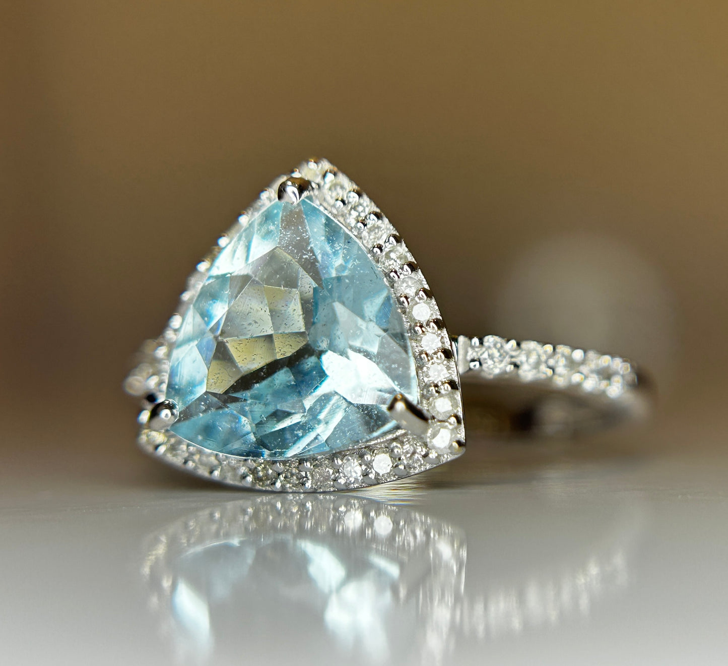 Beautiful 1.86 CT Natural Aquamarine Ring With Natural Diamonds & 18k White Gold