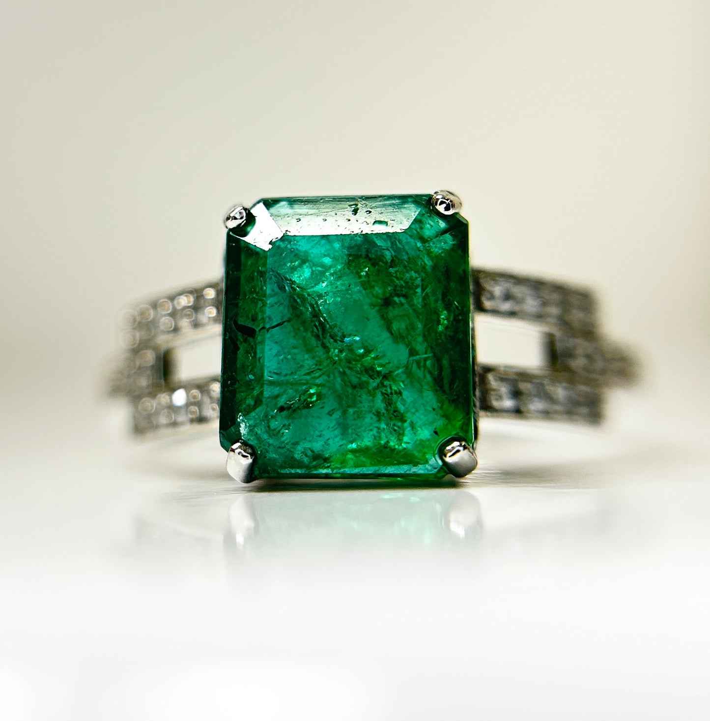 Beautiful Natural 2.64 CT Emerald Ring With Natural Diamonds & Platinum 950