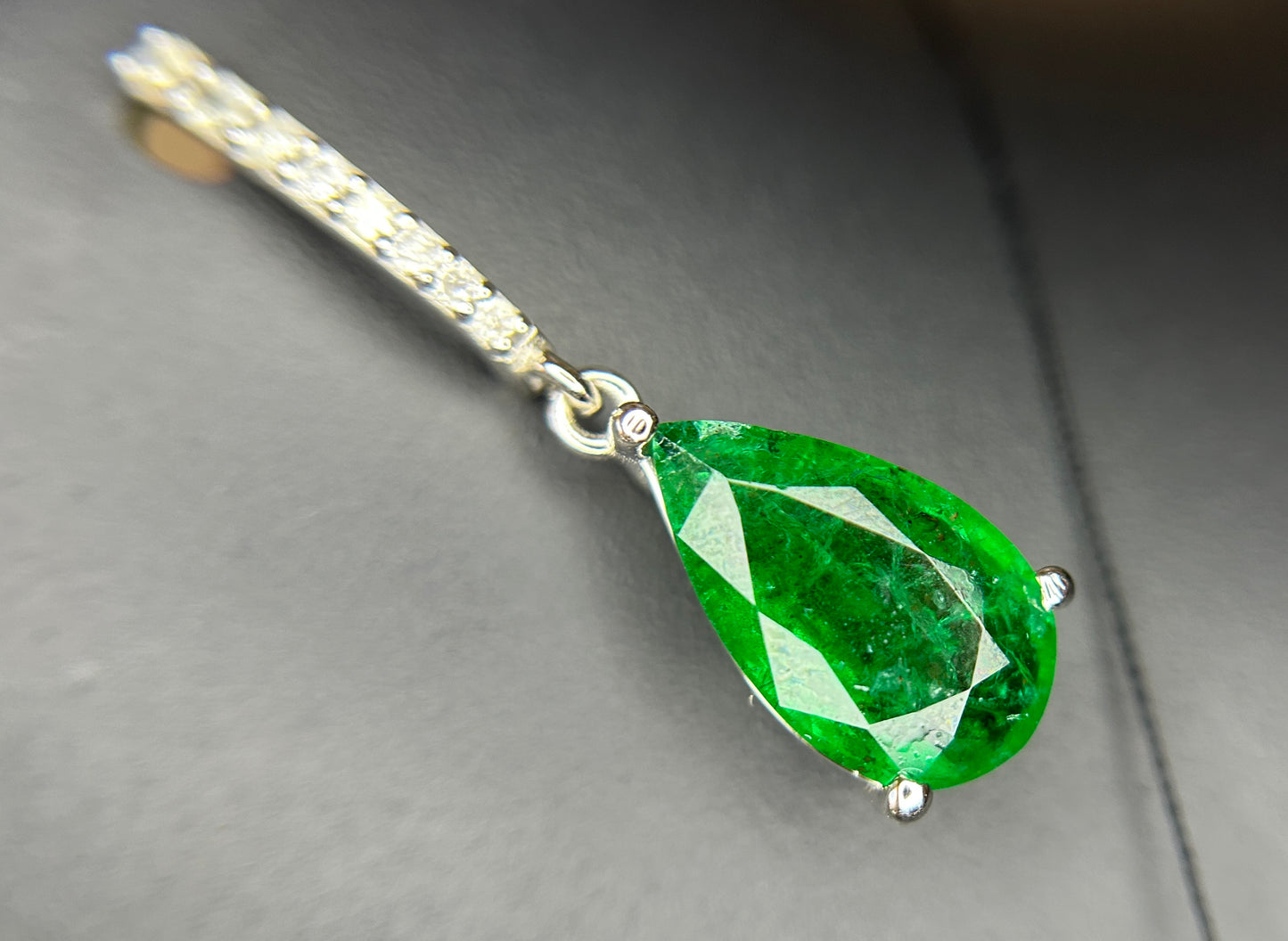 Beautiful 12.27ct Natural Emerald Earrings and Pendant Set With Natural Diamonds & 18k Gold