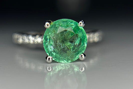 Beautiful 1.84 ct Natural Emerald With Natural Diamonds & 18k Gold