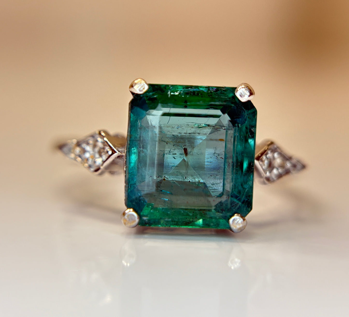 Beautiful 3.04 CT Natural Emerald With Natural Diamonds & 18k Gold