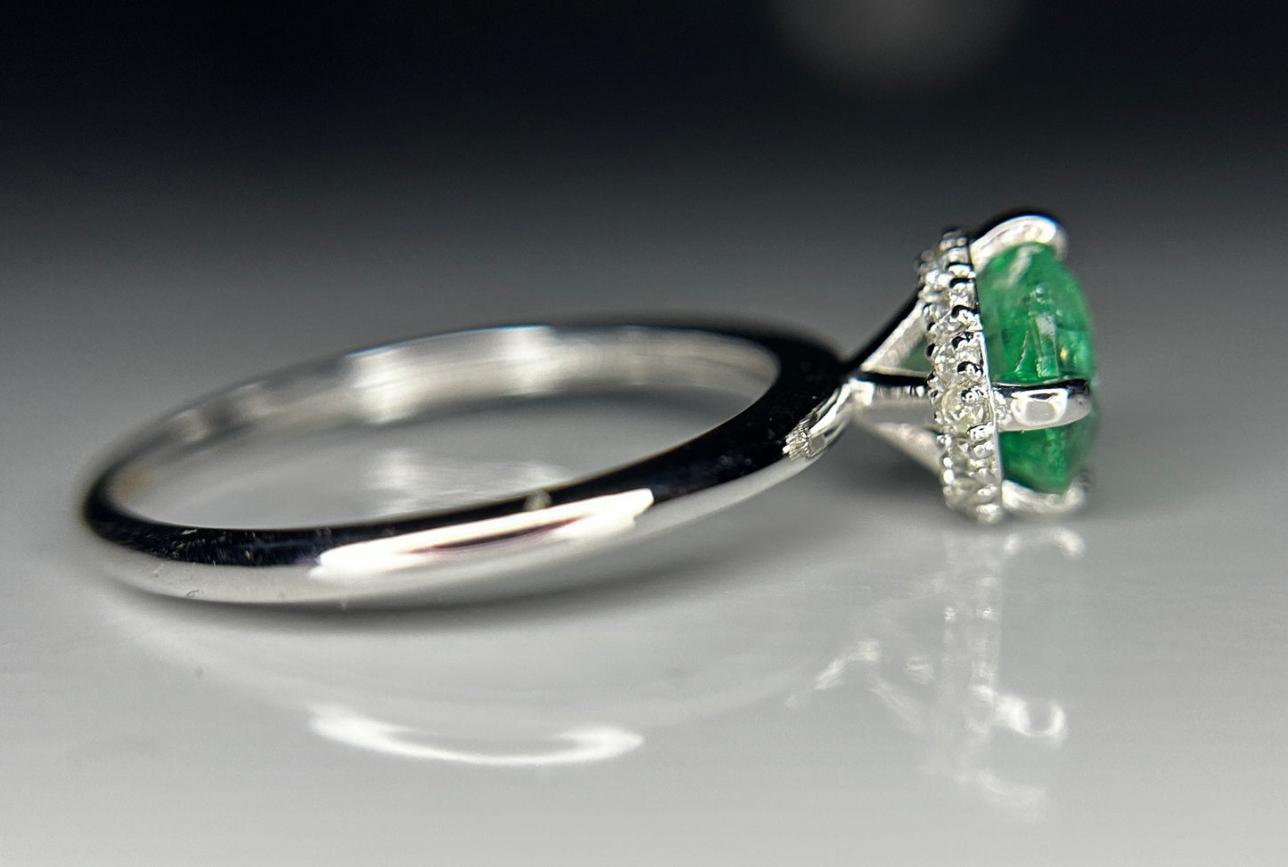 Beautiful 1.07ct Natural Emerald With Natural Diamonds & 18k Gold