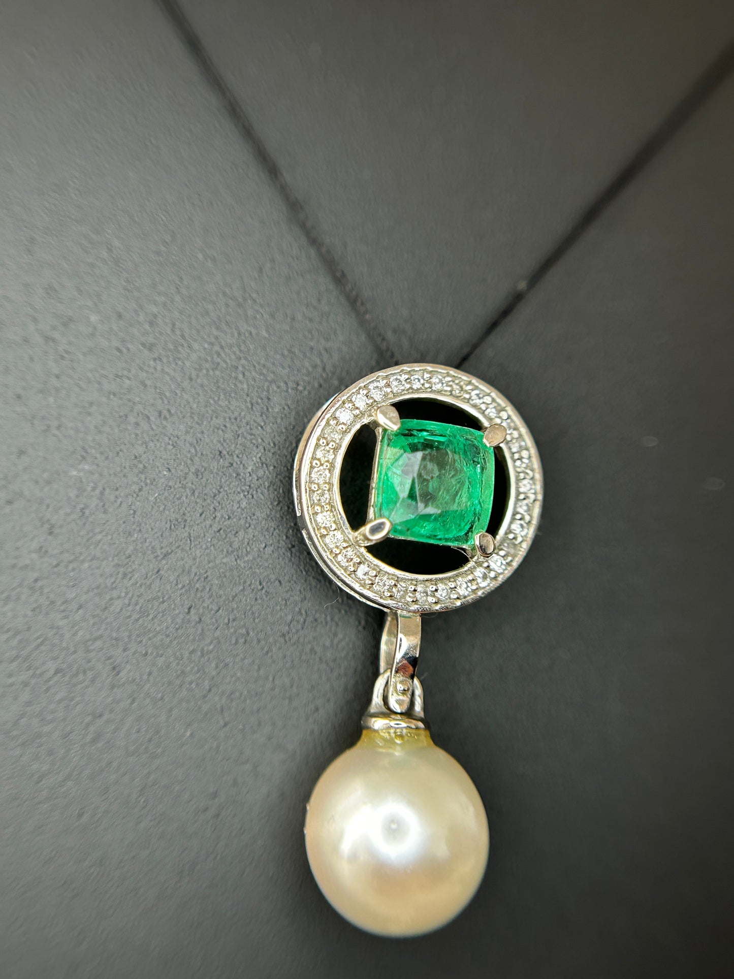 Beautiful 5.55CT South Sea Pearl, 1.14ct Emerald, Diamonds & 950 Platinum Pendant