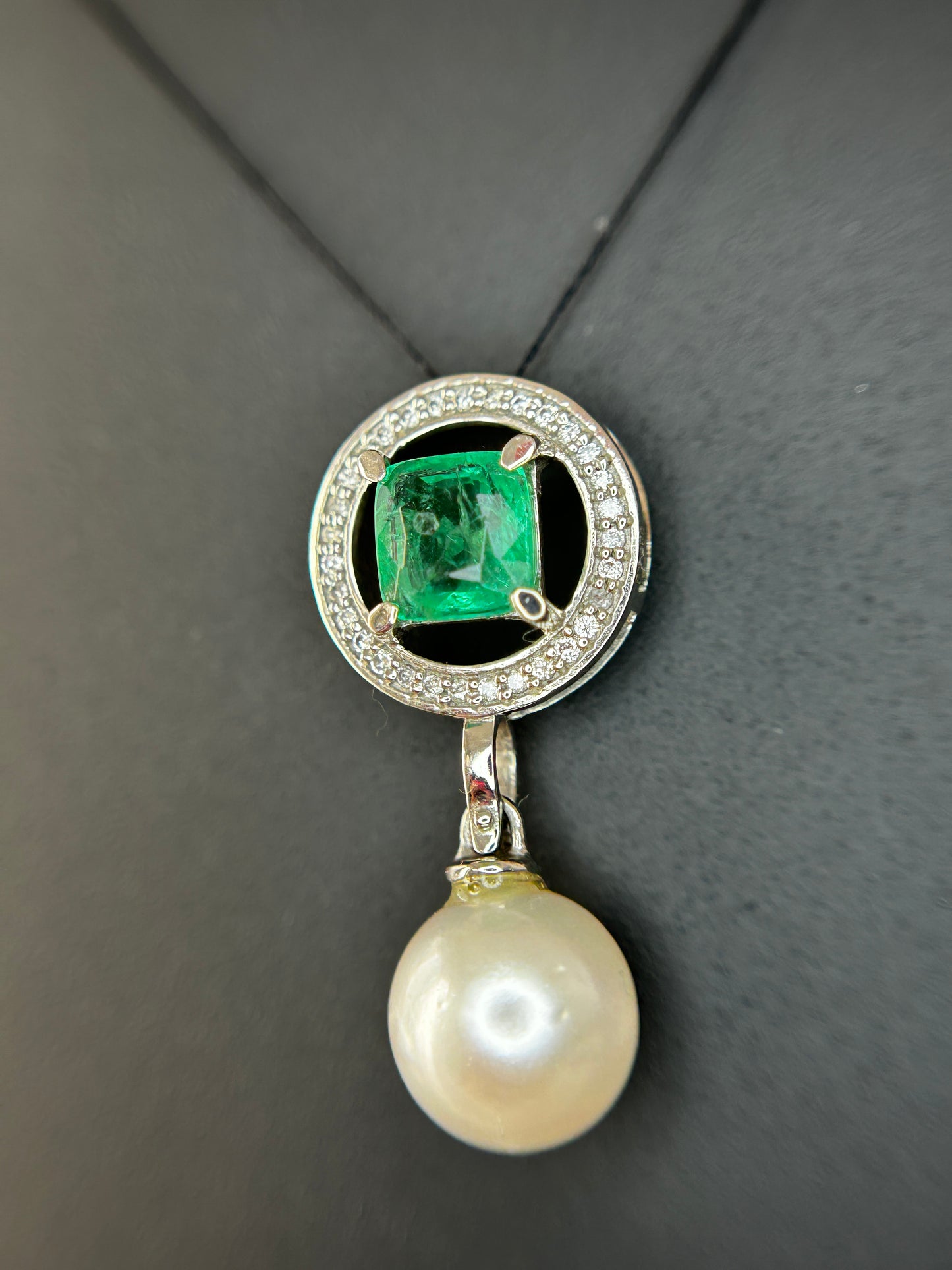 Beautiful 5.55CT South Sea Pearl, 1.14ct Emerald, Diamonds & 950 Platinum Pendant