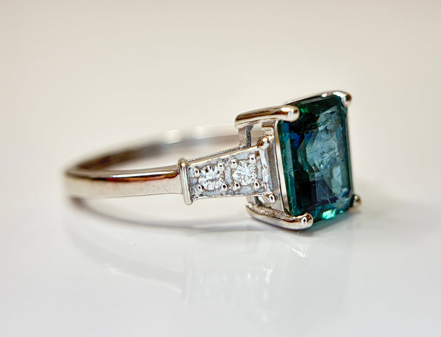 Beautiful 2.10 CT Natural Emerald With Natural Diamonds & 18k Gold