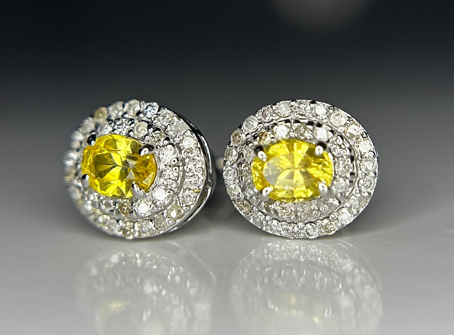 Beautiful 0.92 CT Unheated Ceylon Yellow Sapphire With Natural Diamonds & 18k Gold